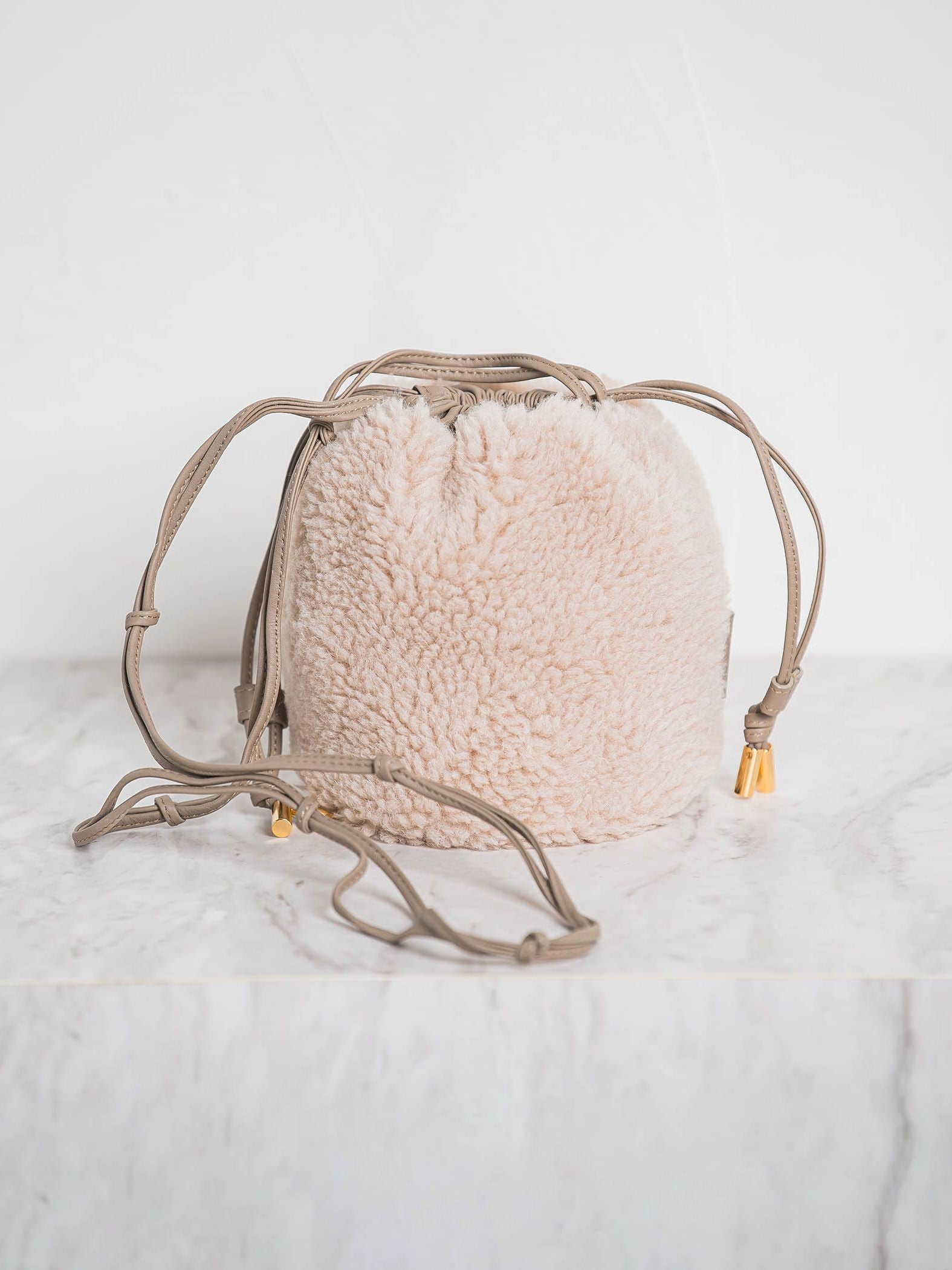 【WEB限定】【VIOLAd'ORO】ボア巾着ミニバッグ　ELMO / V-8925