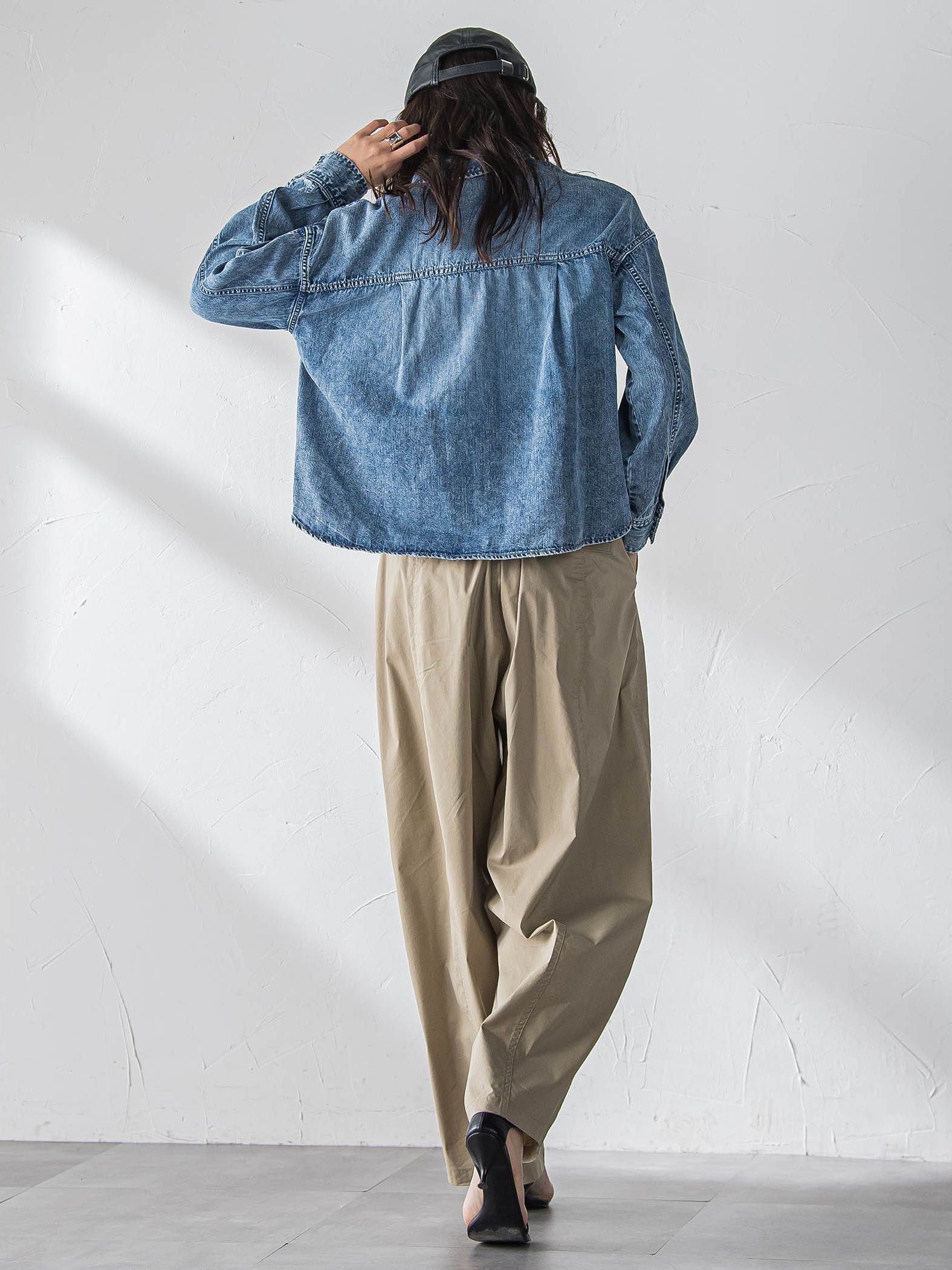 ラウンドヘムデニムクロップドシャツ