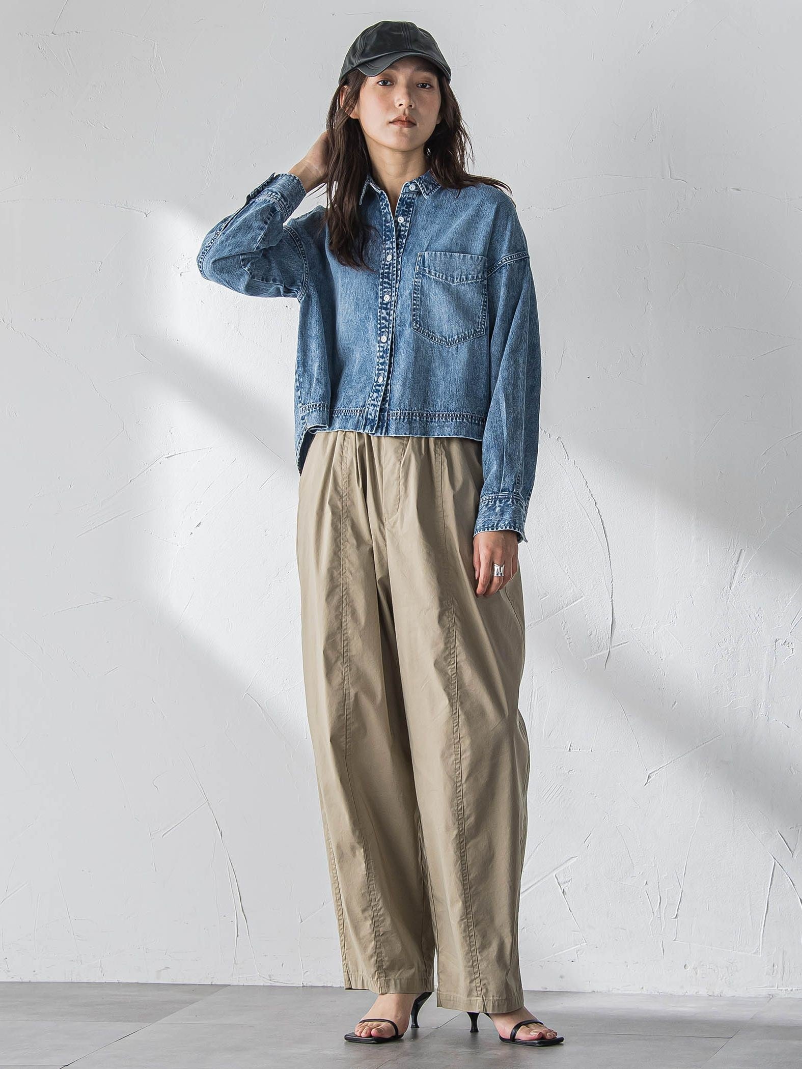 ラウンドヘムデニムクロップドシャツ