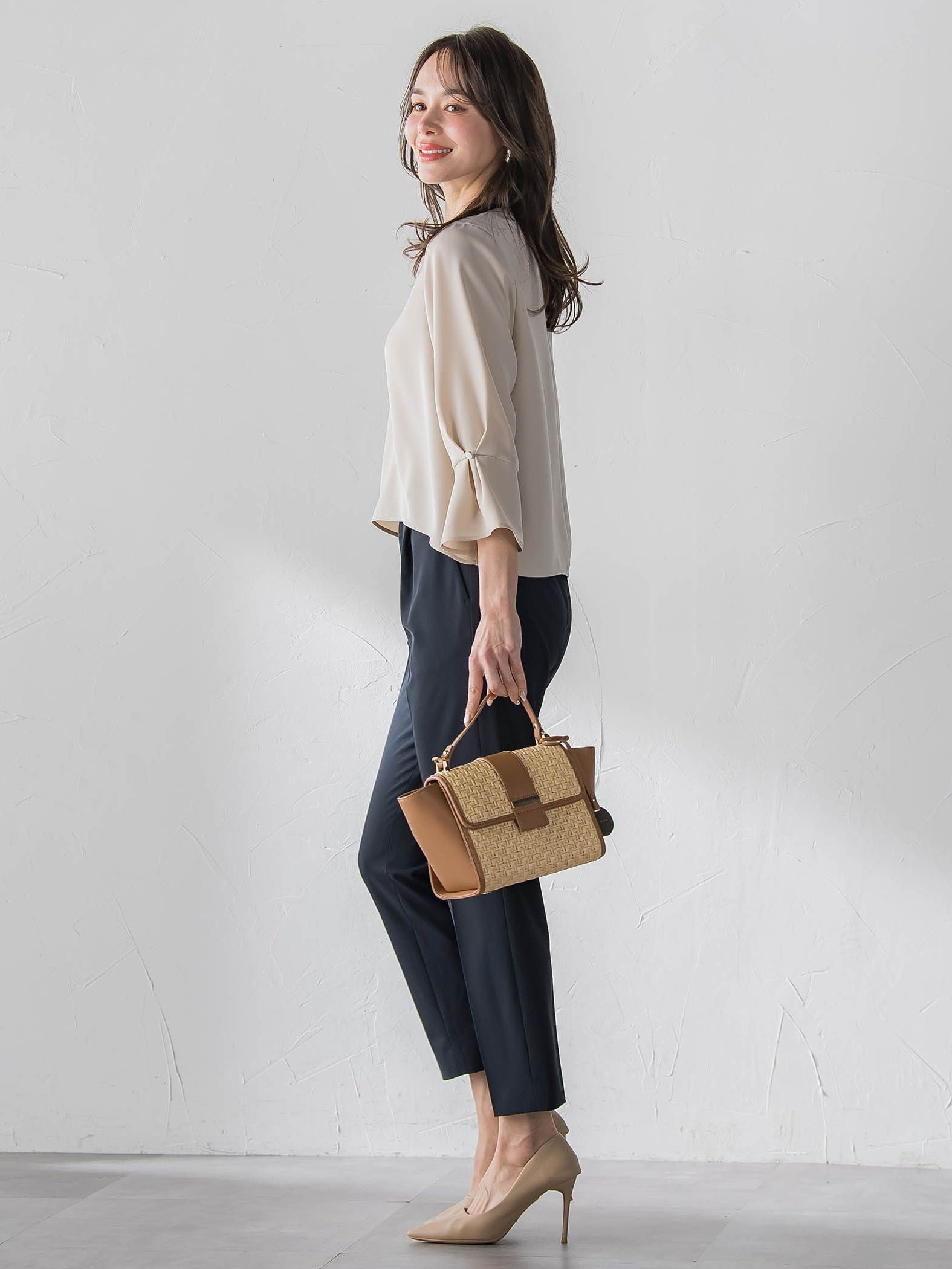 美シルエットテーパードパンツ