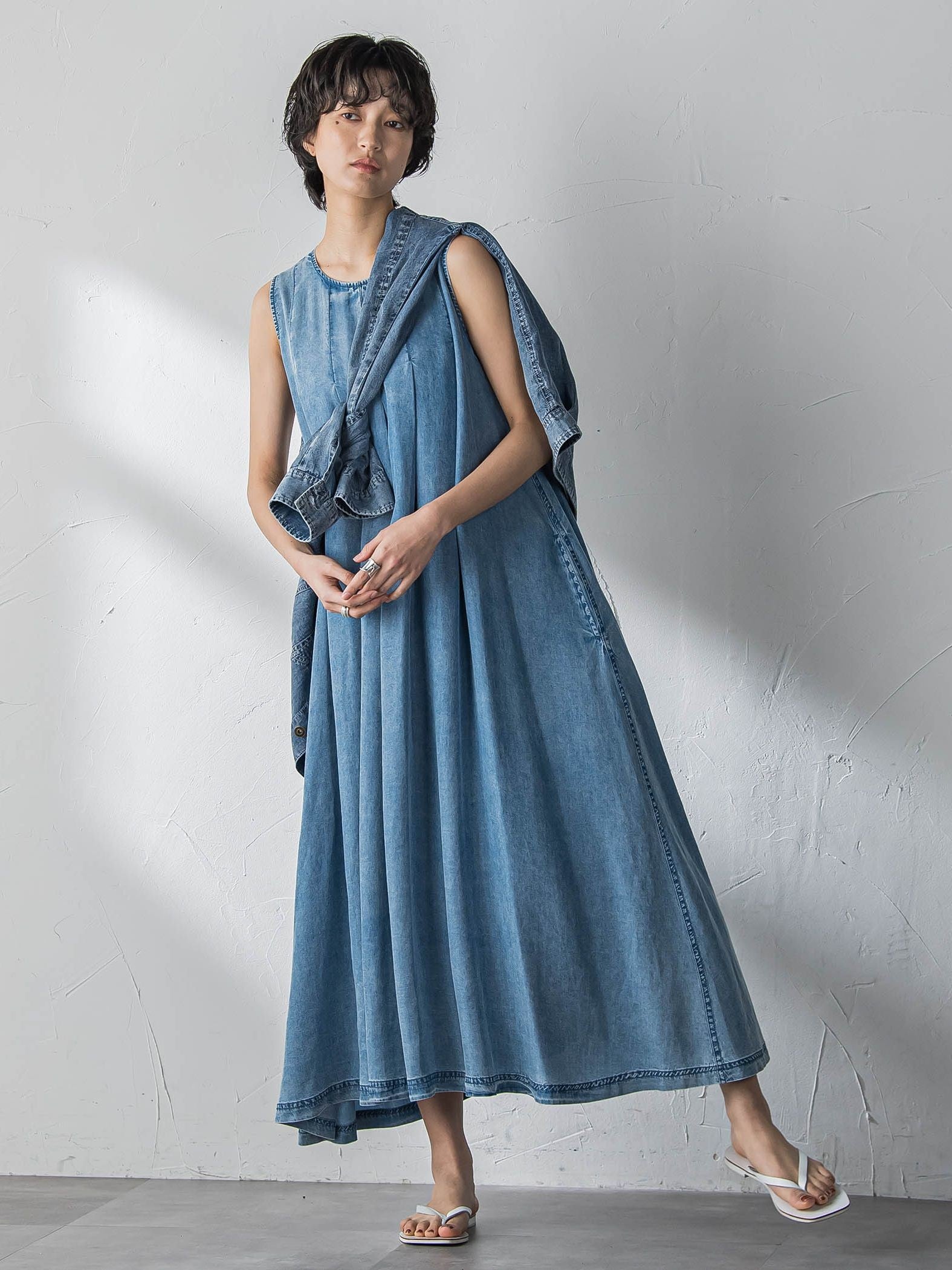 ゆれるデニムノースリーブワンピース