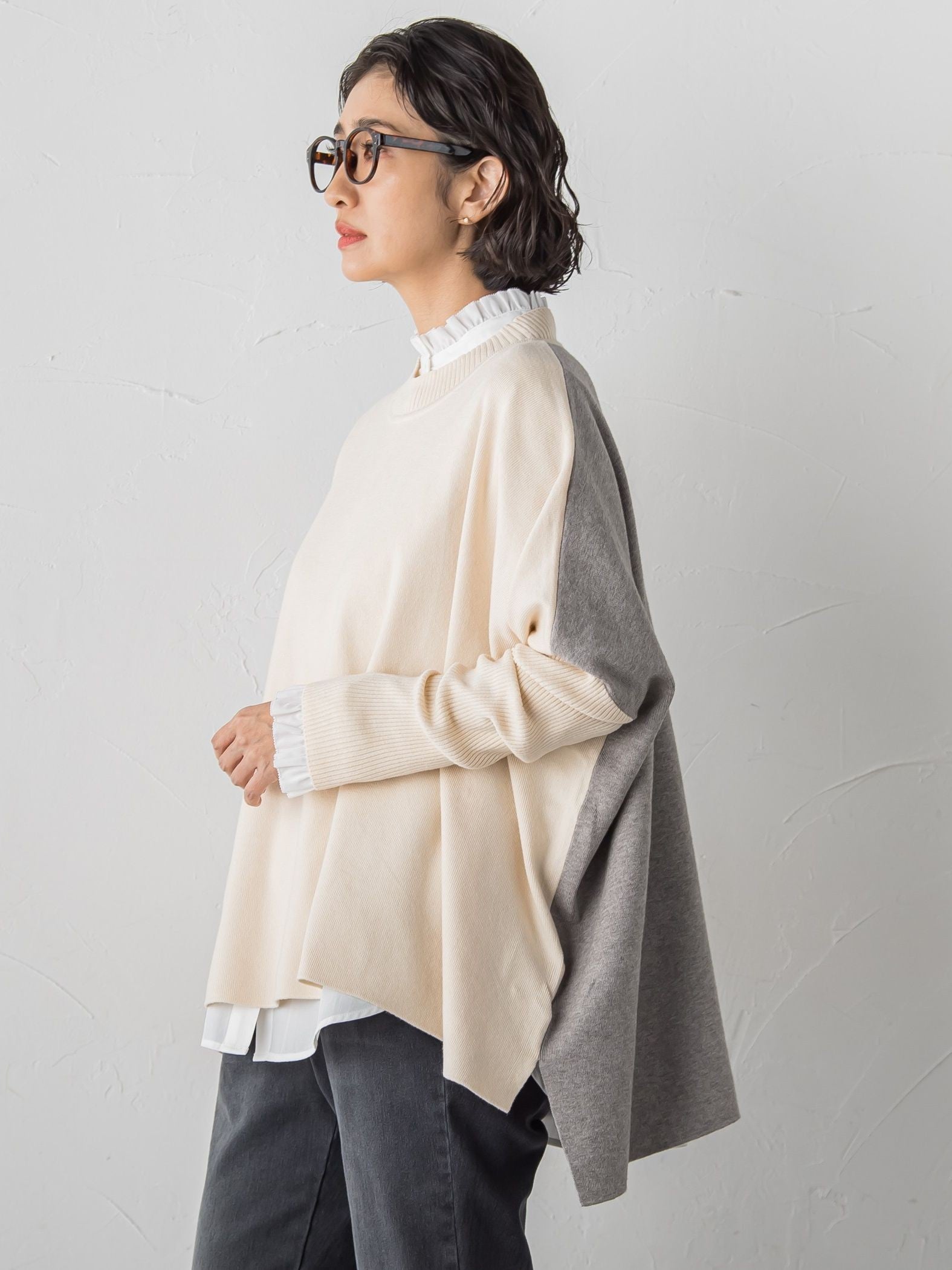 【WEB限定】”前後で印象が変わる”ドルマンバイカラーニット