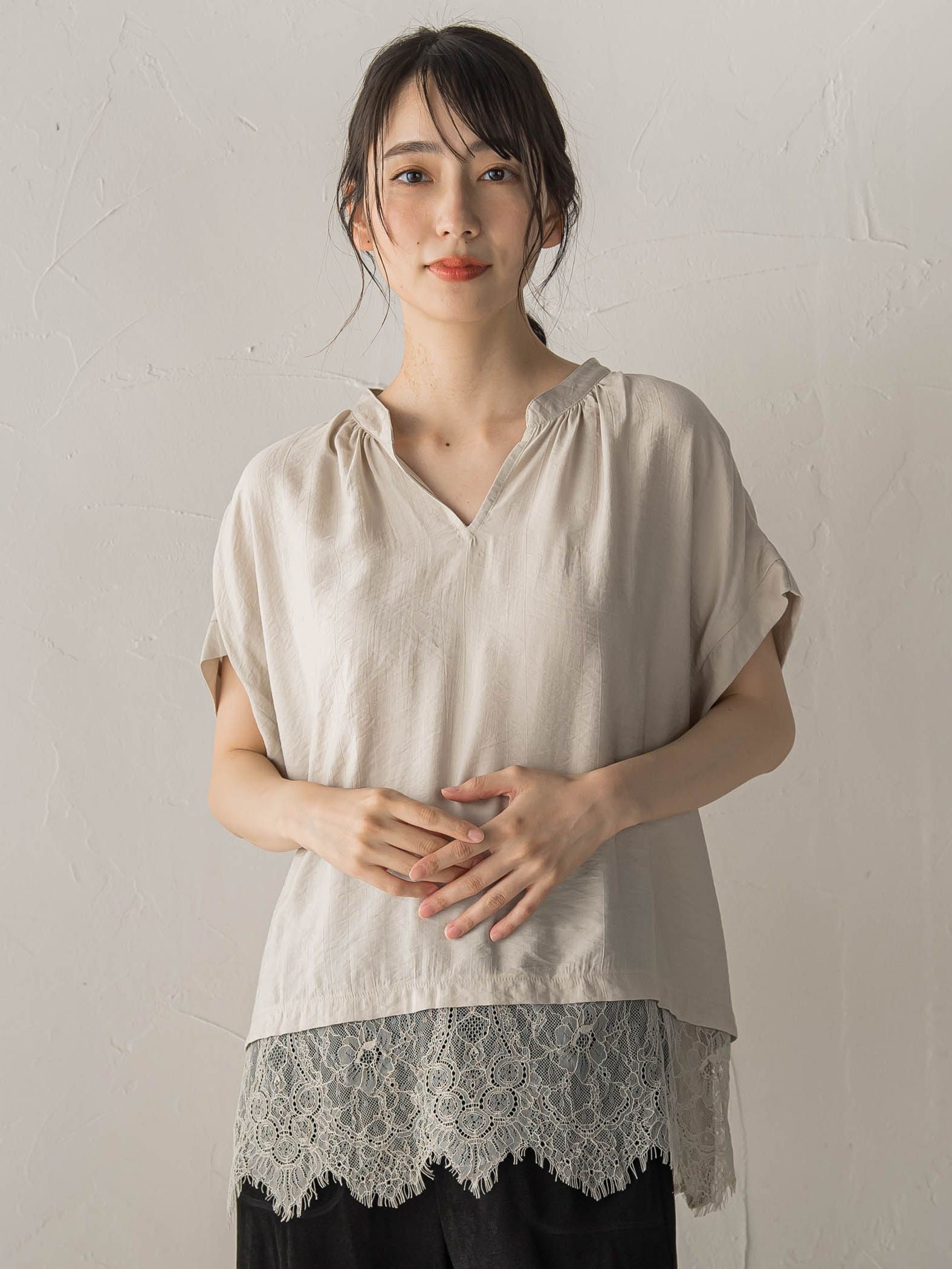 【WEB限定】キーネックレース切替ブラウス