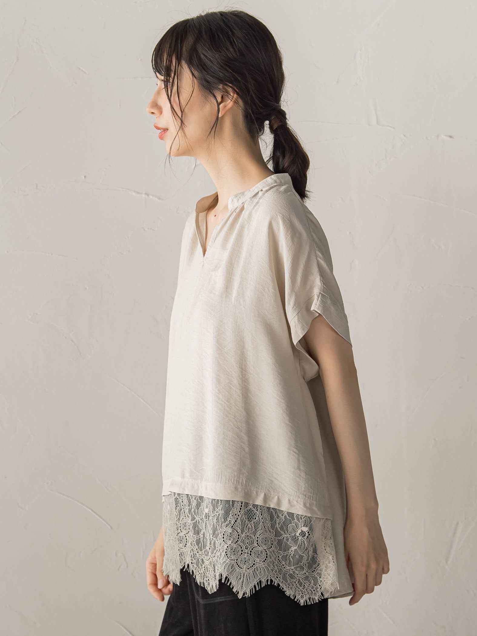 【WEB限定】キーネックレース切替ブラウス