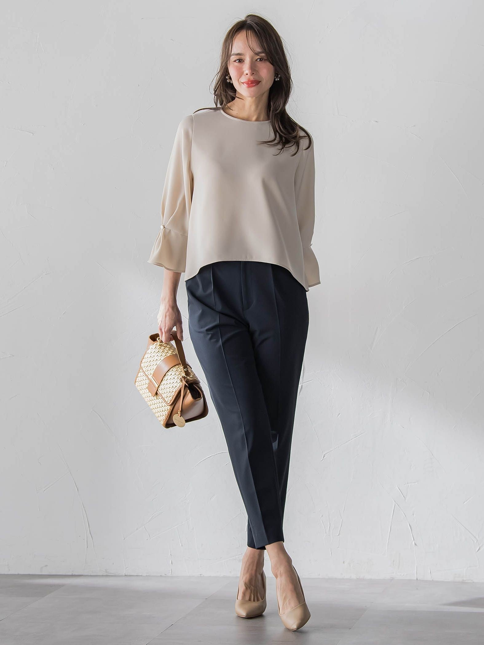 美シルエットテーパードパンツ