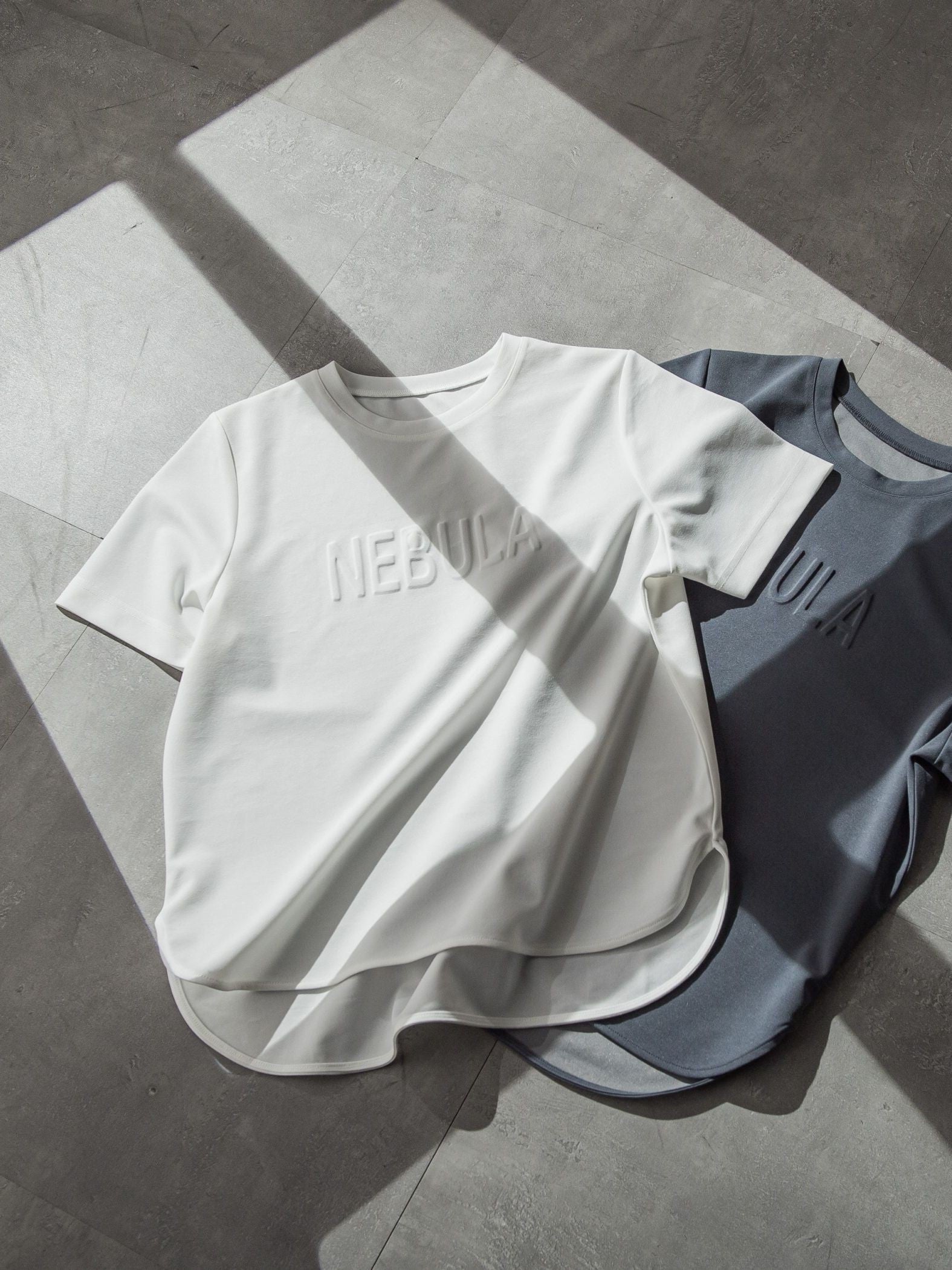 エンボスロゴジョーゼットTシャツ≪手洗い可能≫