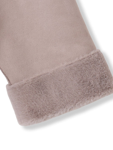 カジュアルだけど女っぽいフェイクムートンジャケット