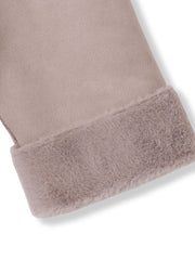 カジュアルだけど女っぽいフェイクムートンジャケット