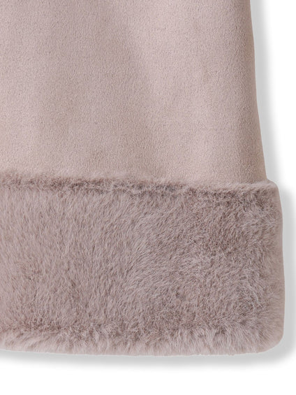 カジュアルだけど女っぽいフェイクムートンジャケット