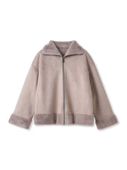 カジュアルだけど女っぽいフェイクムートンジャケット