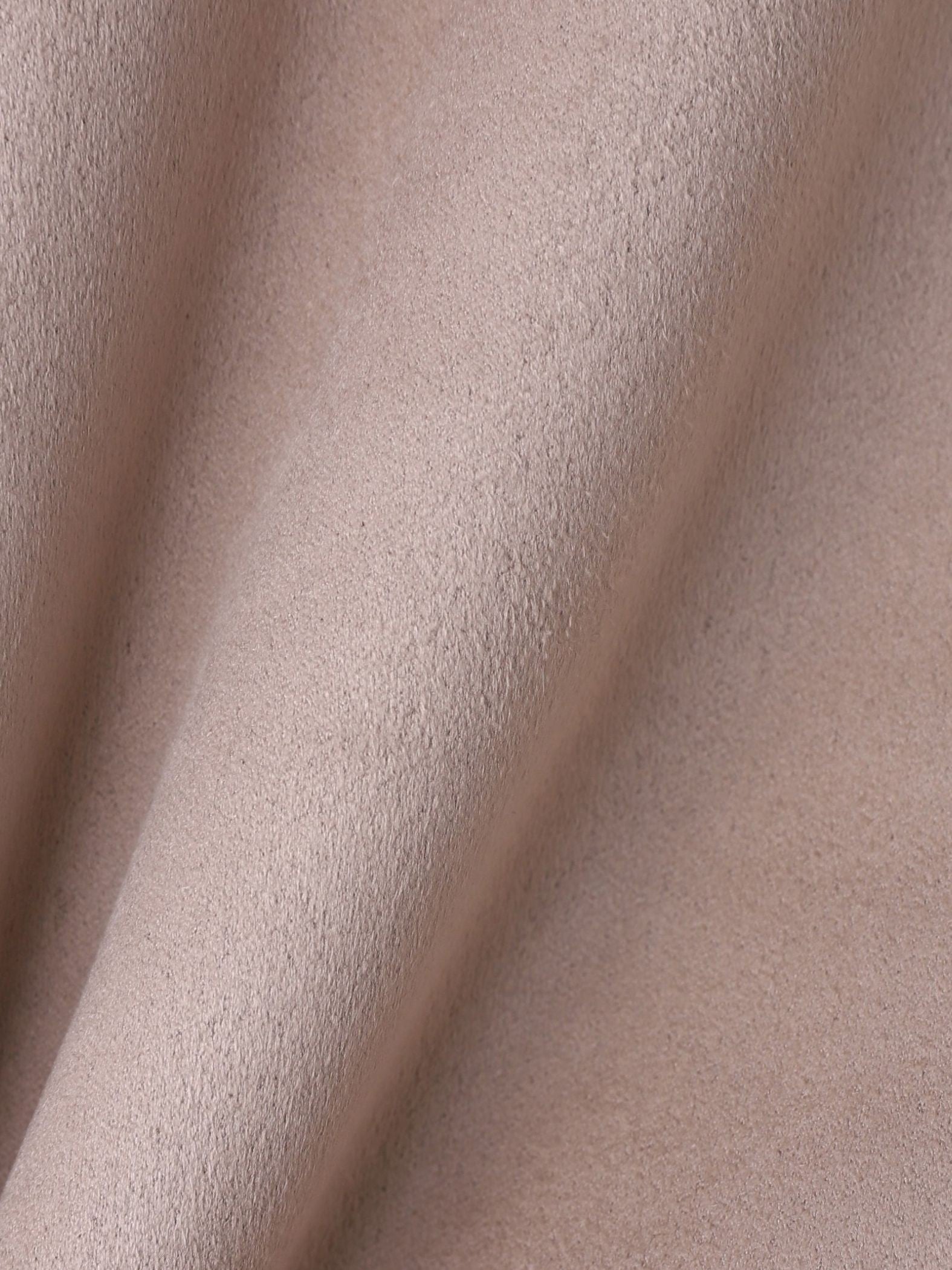 カジュアルだけど女っぽいフェイクムートンジャケット