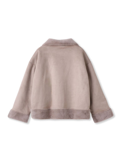 カジュアルだけど女っぽいフェイクムートンジャケット