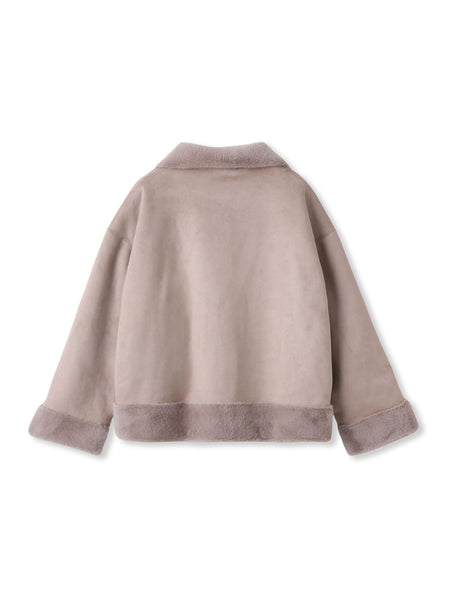 カジュアルだけど女っぽいフェイクムートンジャケット