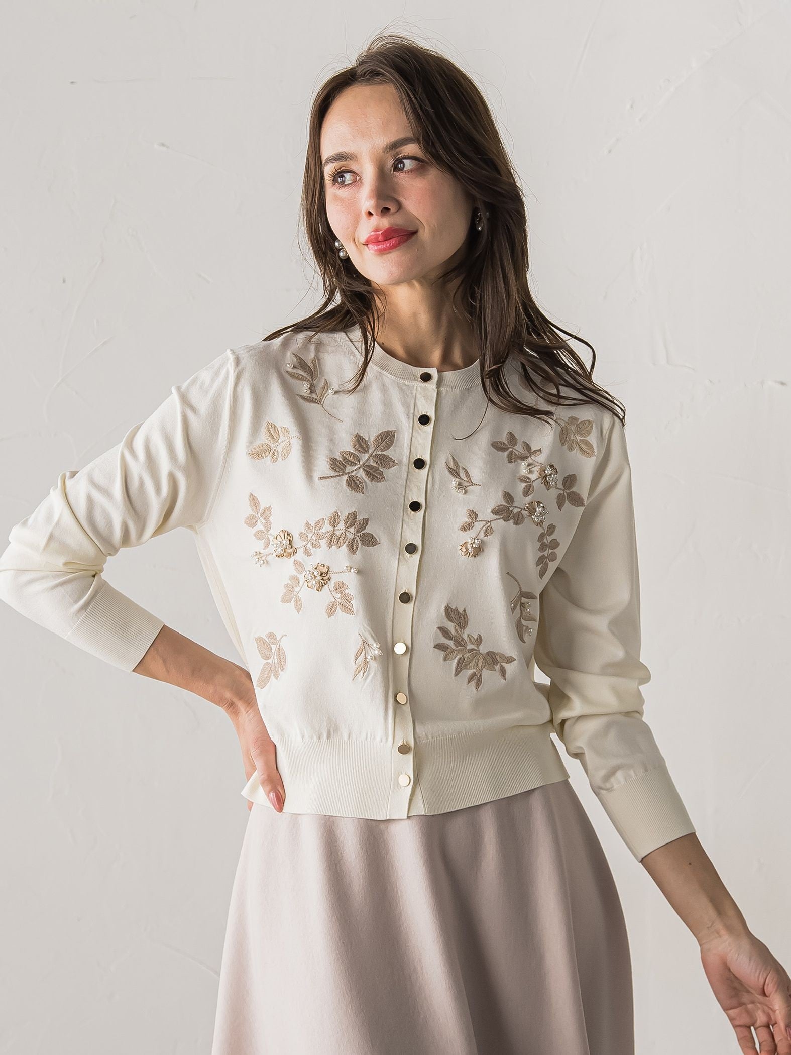 【新色追加】ボタニカルモチーフ刺繍カーディガン