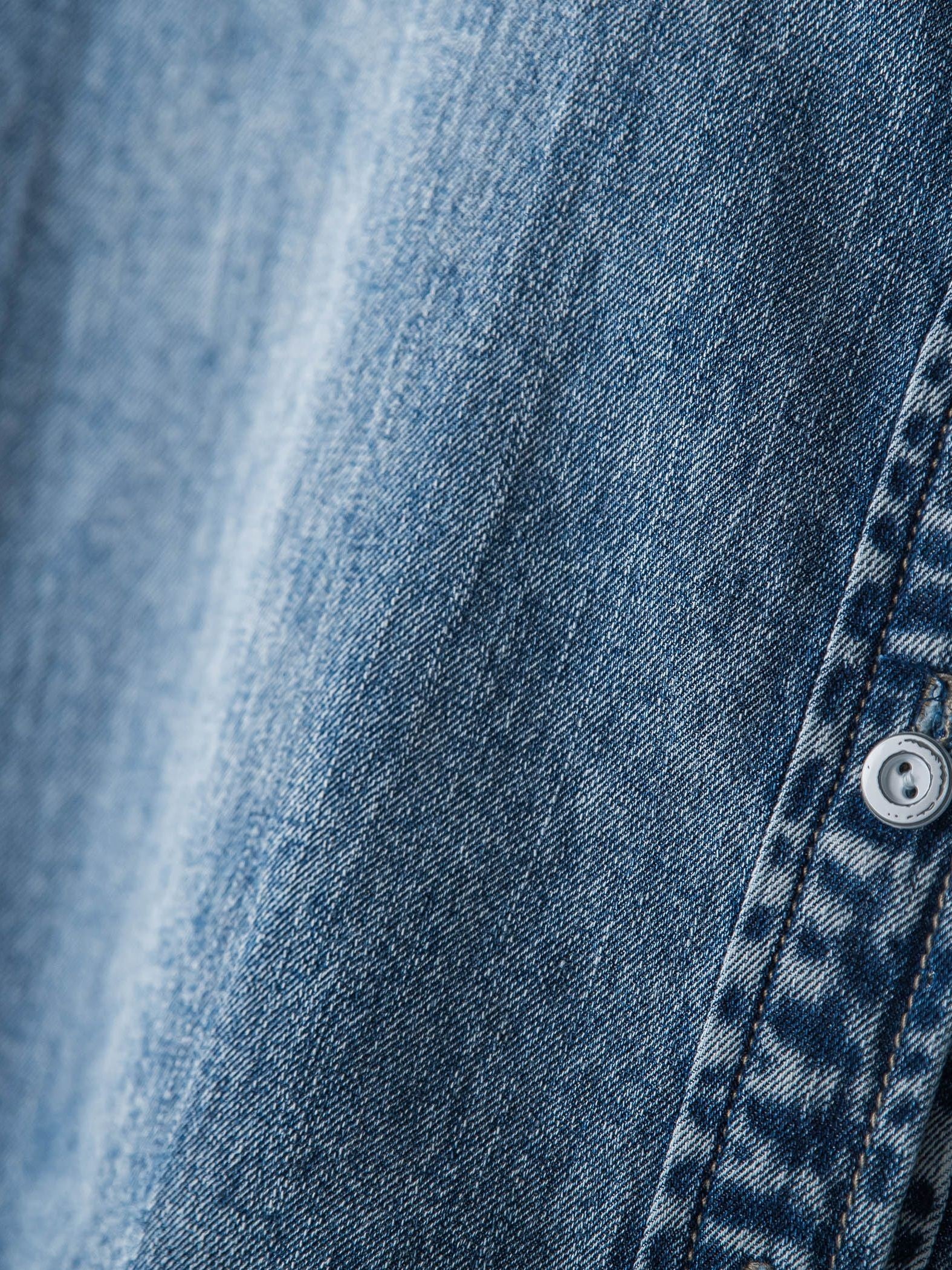 ラウンドヘムデニムクロップドシャツ