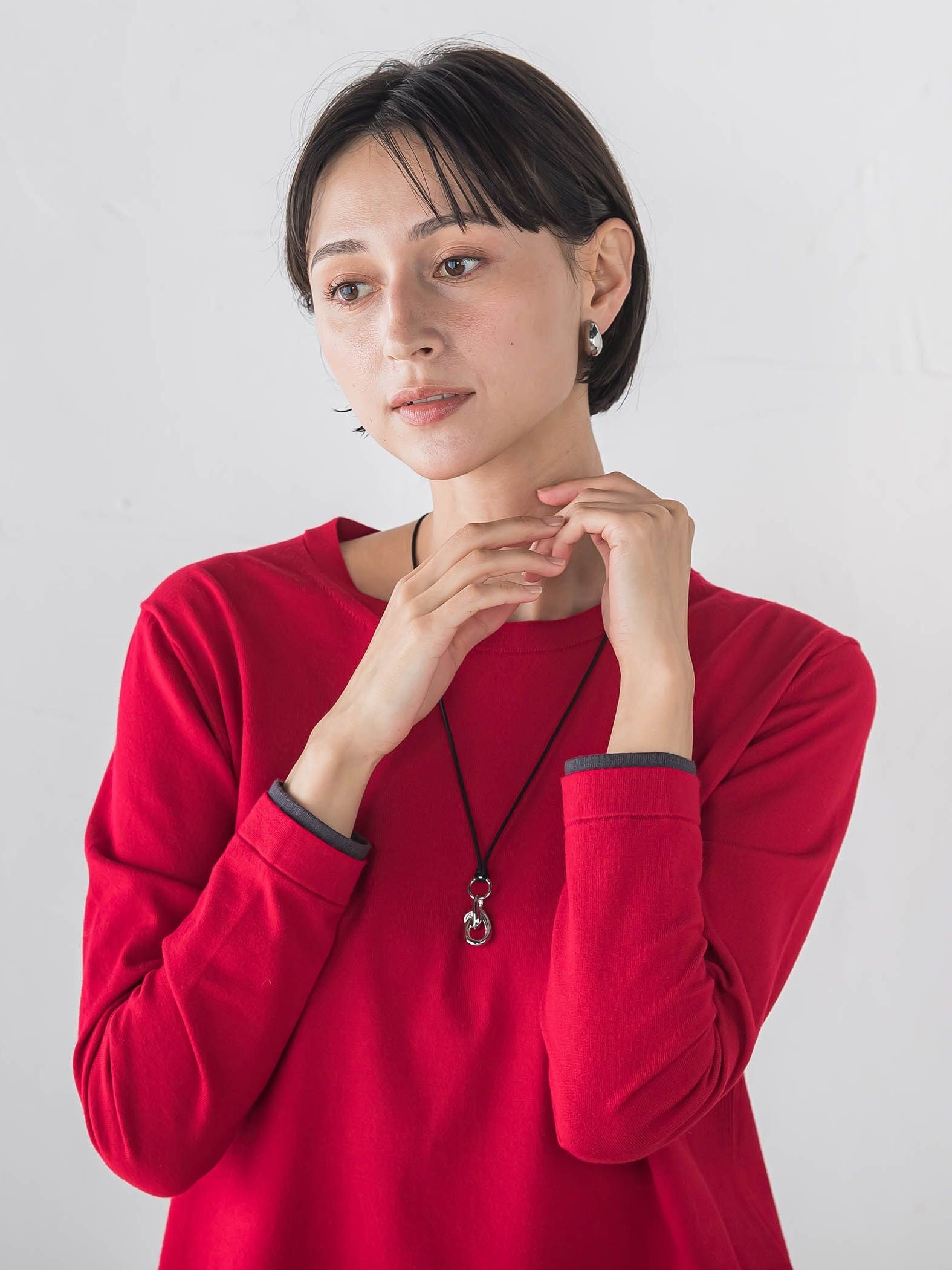 袖口配色クルーネックニット