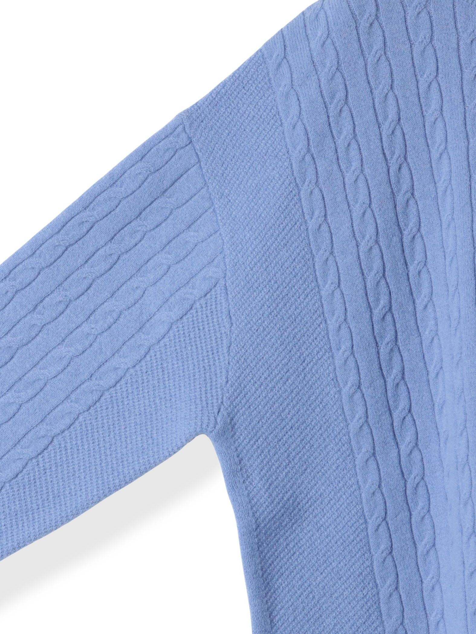 ケーブルニット