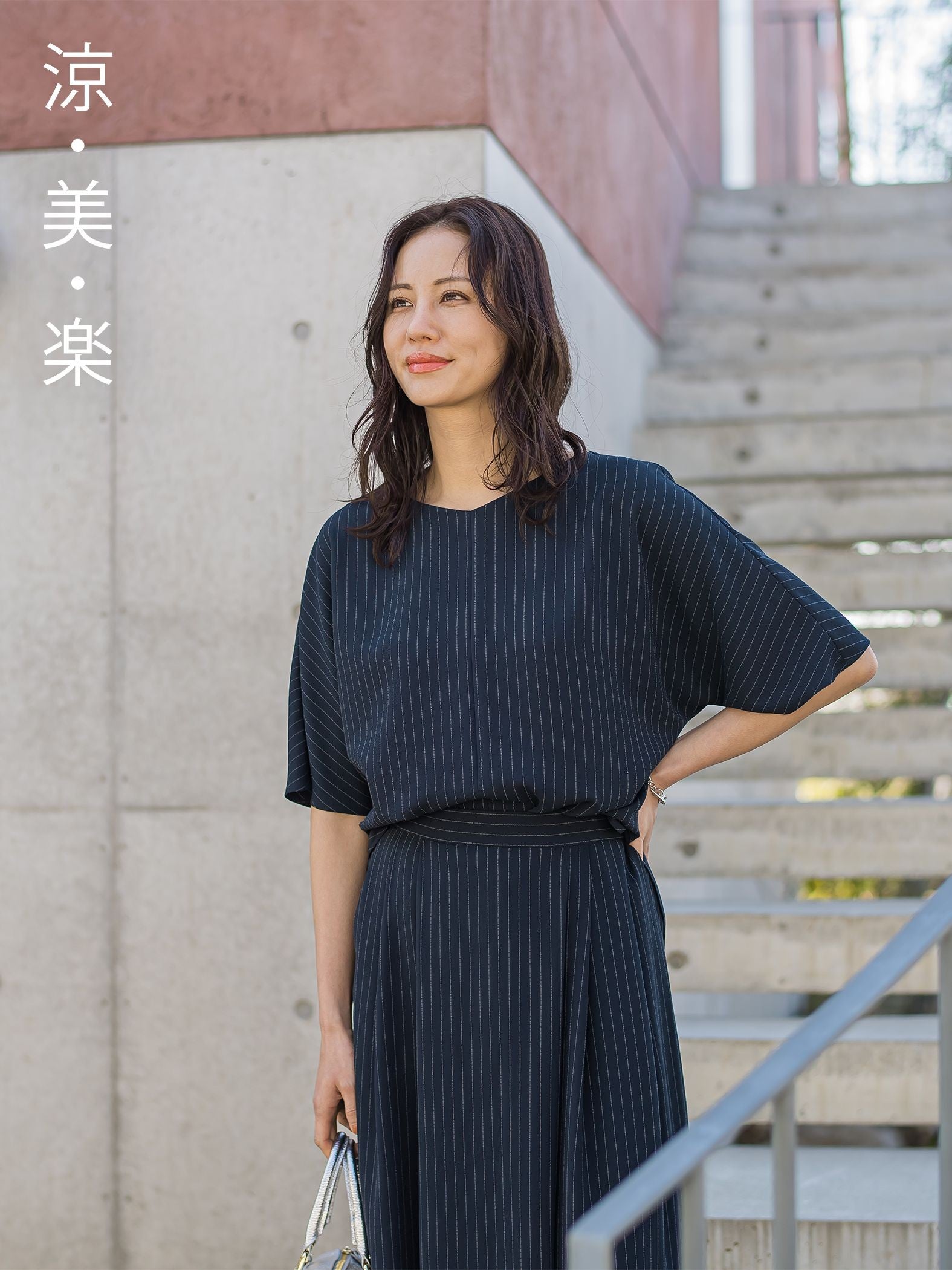 ≪シリーズ累計2万枚突破！≫【涼・美・楽】Vネックブラウス