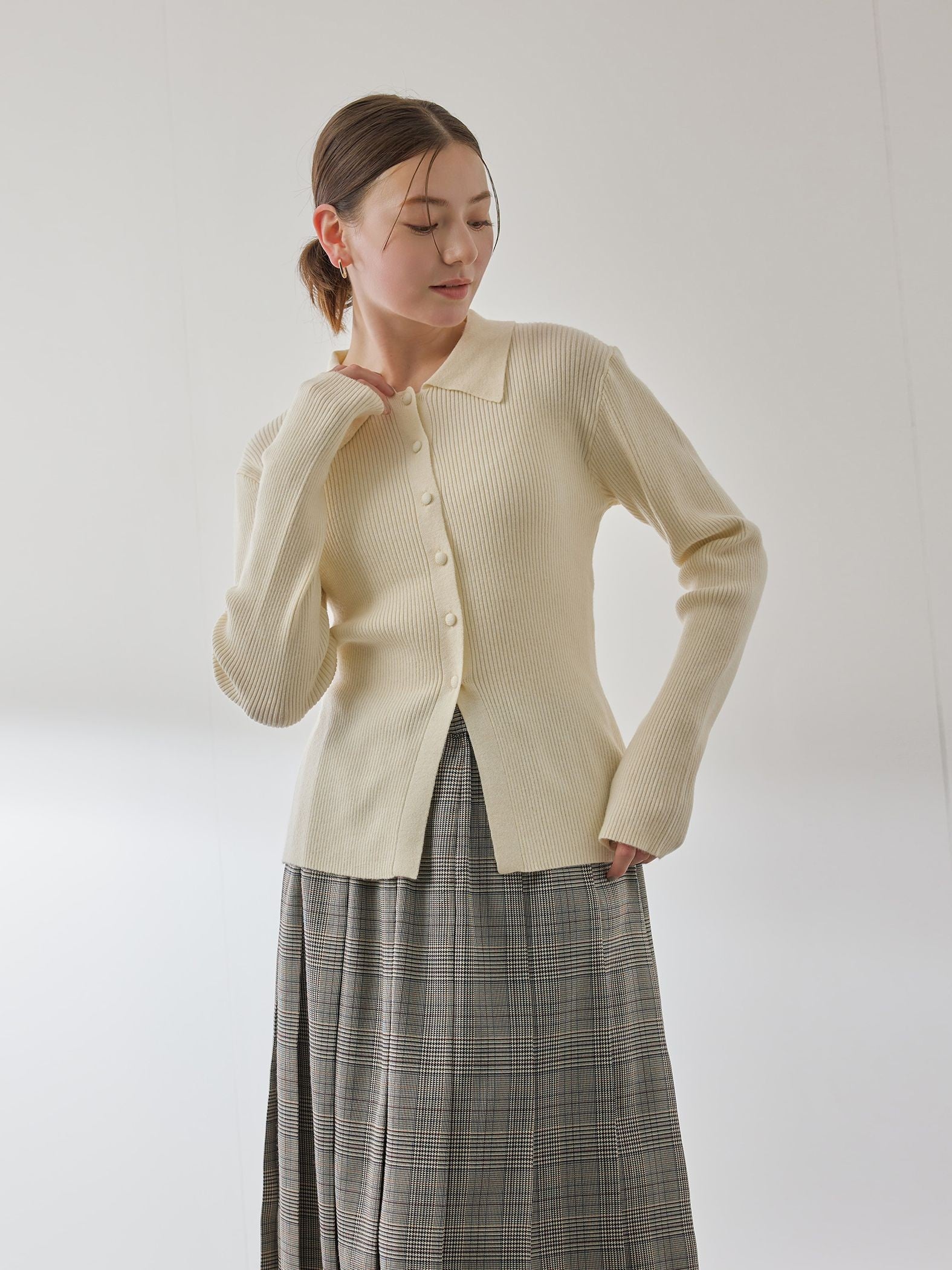 くるみボタンポロニットカーディガン≪手洗い可能≫