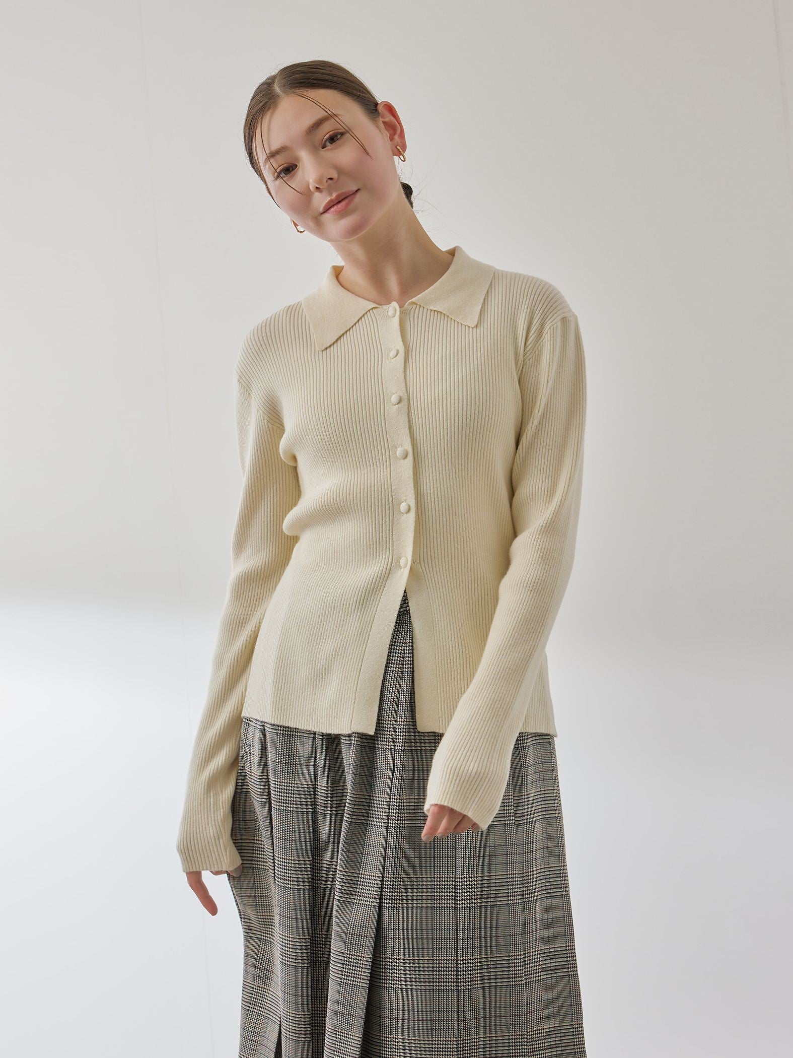 くるみボタンポロニットカーディガン≪手洗い可能≫