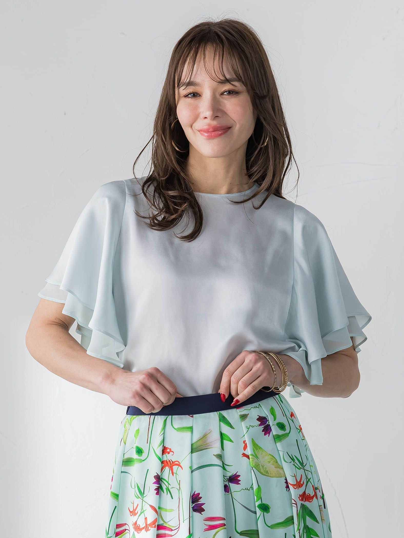 ラッフルスリーブブラウス