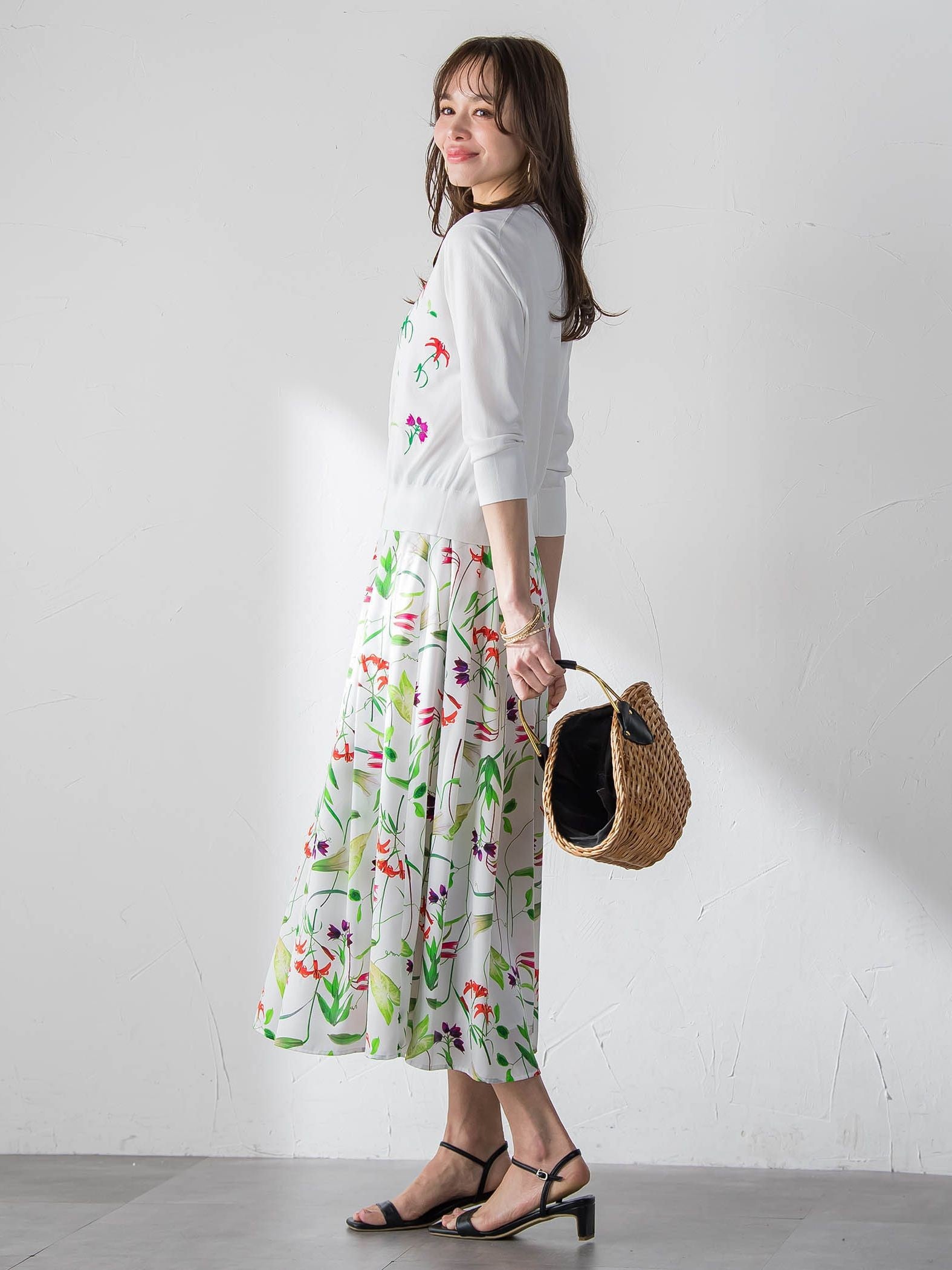 【KEITA KAWASAKI × Viaggio Bluコラボ】リリー刺繍カーディガン