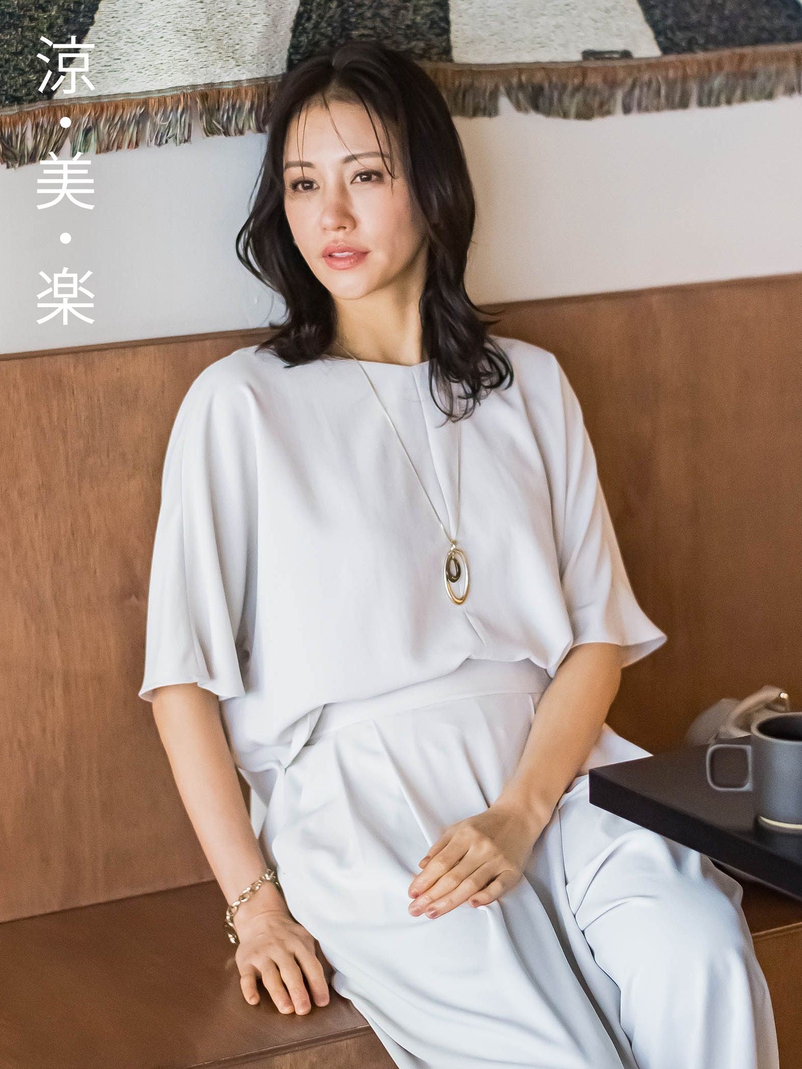 ≪シリーズ累計2万枚突破！≫【涼・美・楽】Vネックブラウス