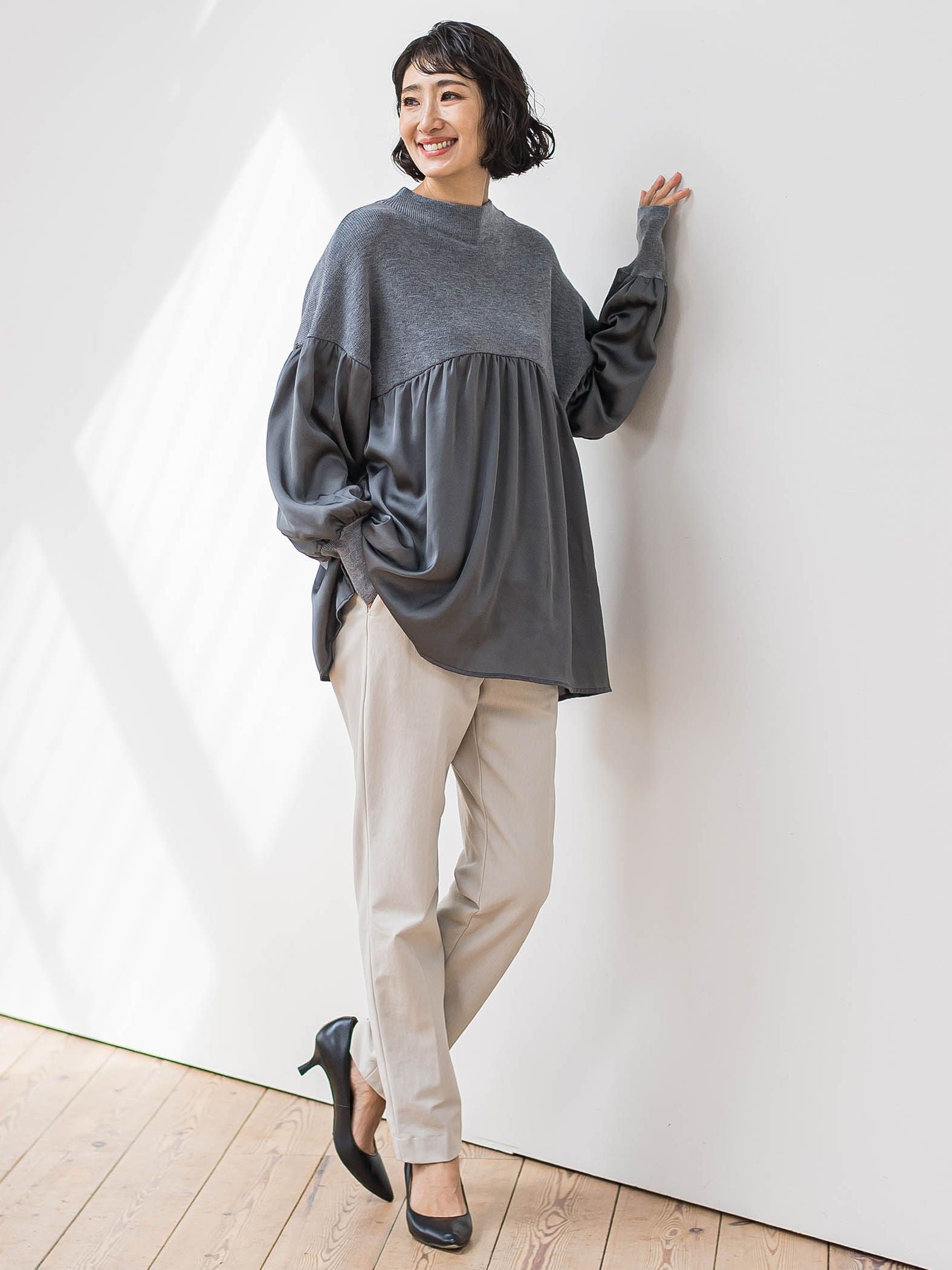 【WEB限定】”1枚でサマになる”とろみサテンふんわりニット