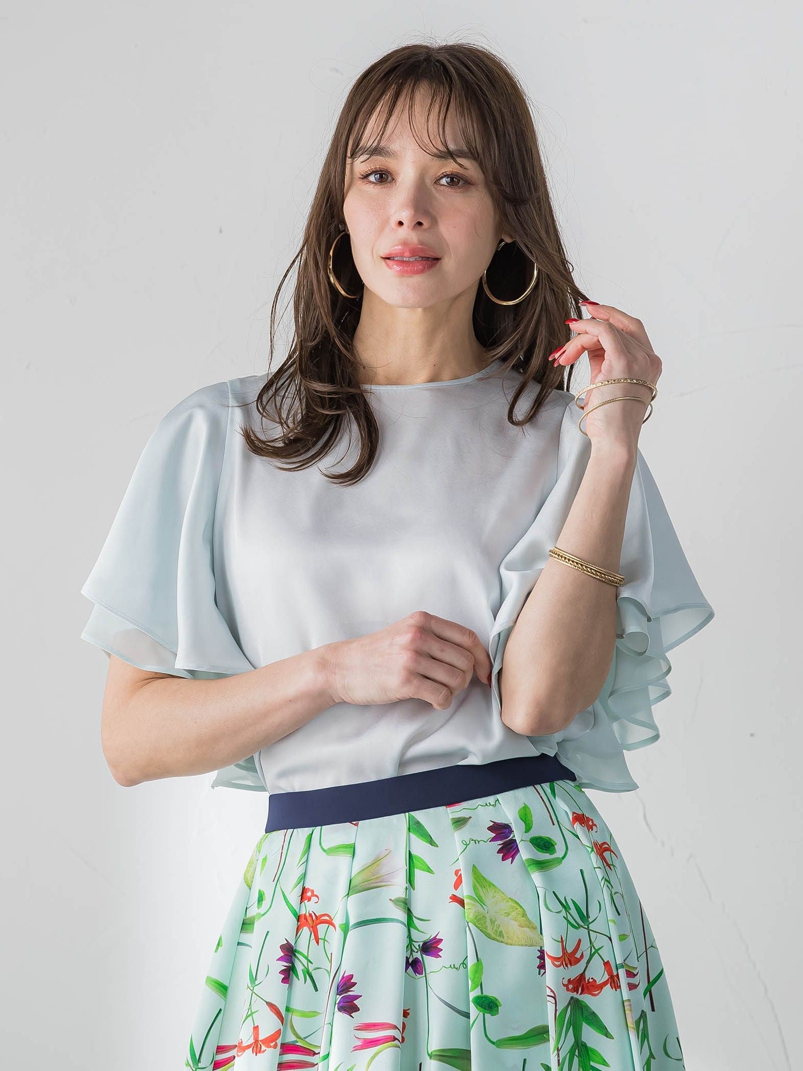 ラッフルスリーブブラウス