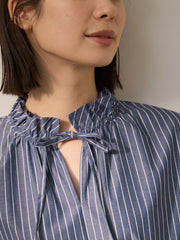ブロードストライプフリルネックブラウス
