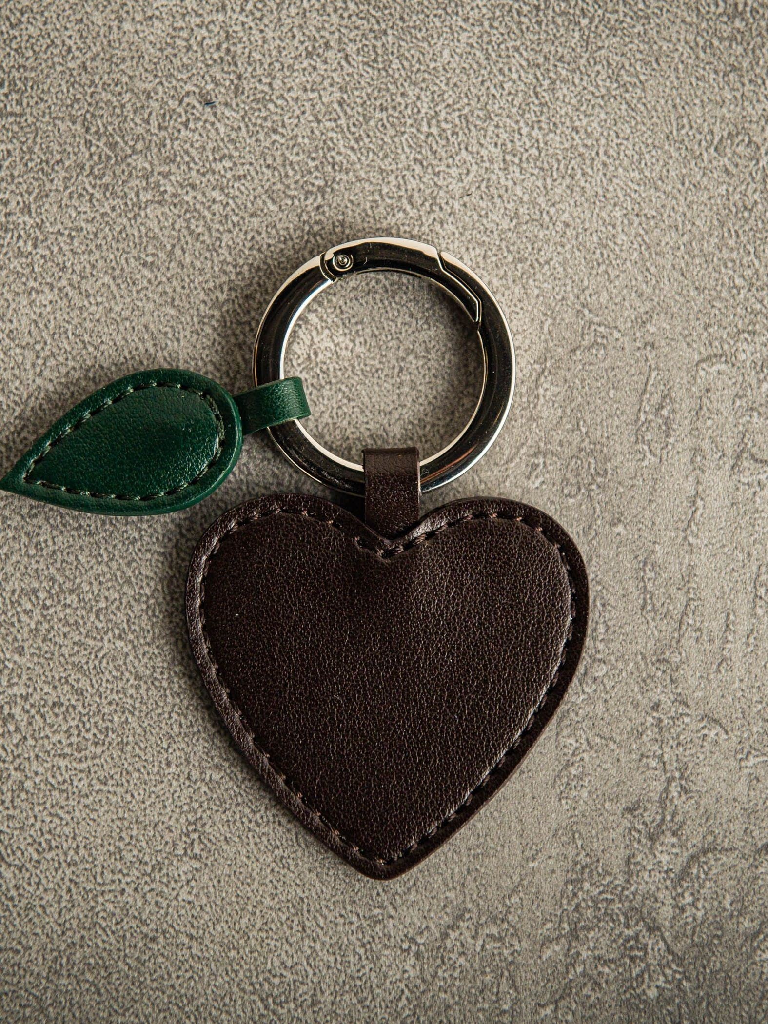 【APPLE LEATHER】ハートシルエットチャーム