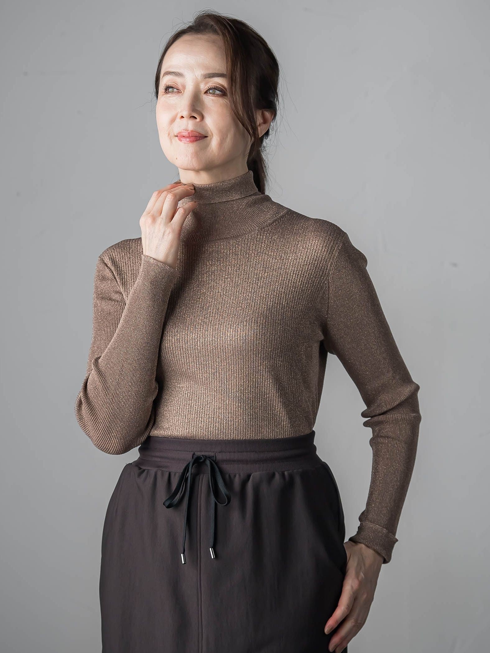 ラメリブタートルニット