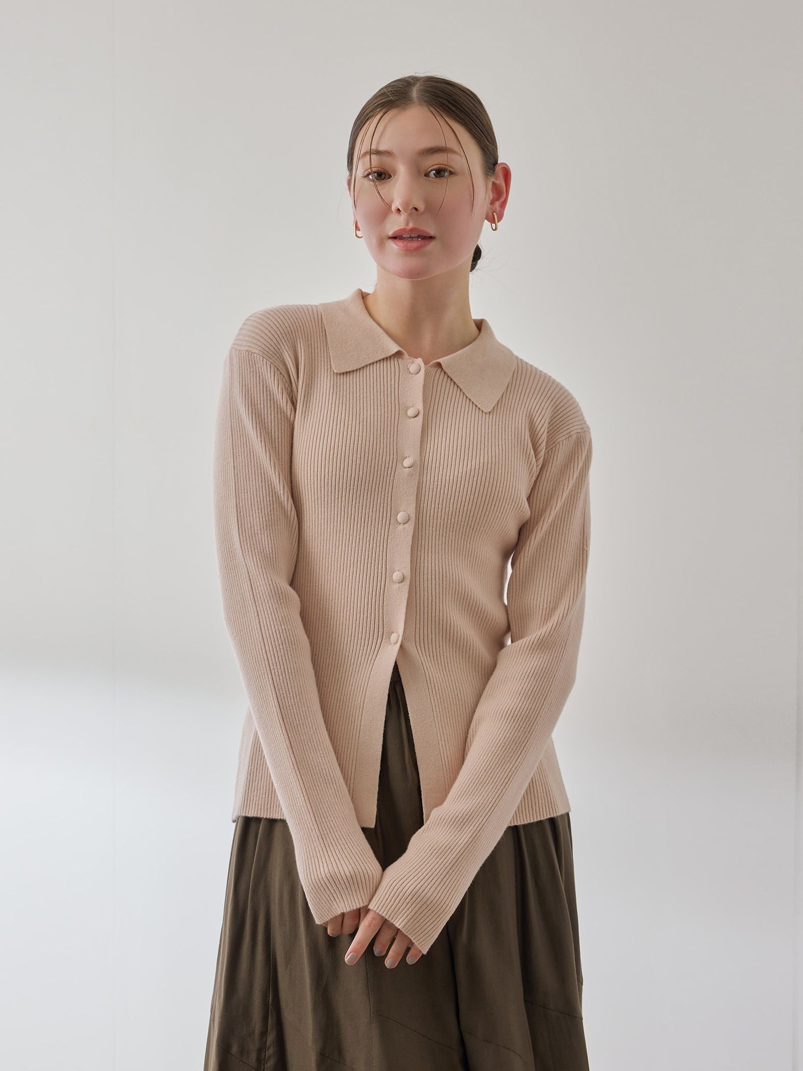 くるみボタンポロニットカーディガン≪手洗い可能≫