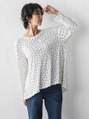 “ブラウスのように着られる”さらさらストレッチトップス