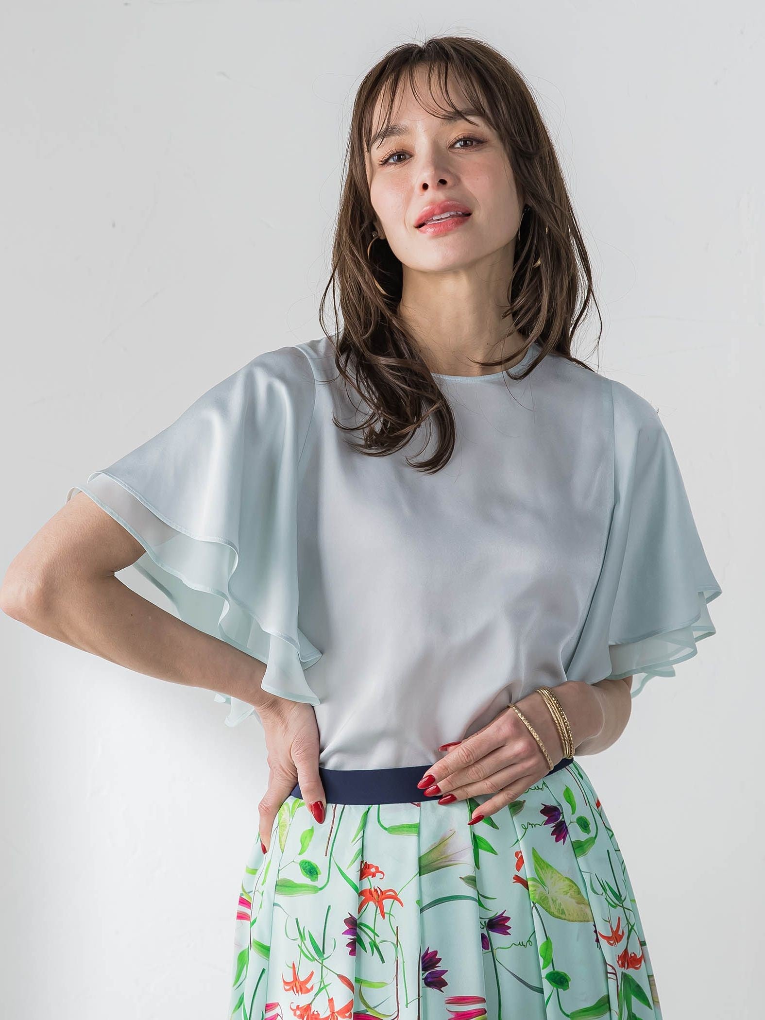 ラッフルスリーブブラウス