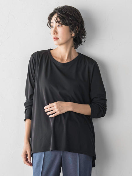 “ブラウスのように着られる”さらさらストレッチトップス