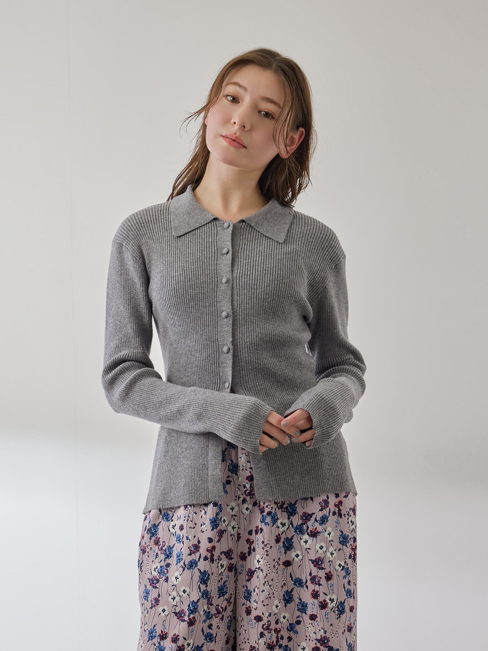 くるみボタンポロニットカーディガン≪手洗い可能≫