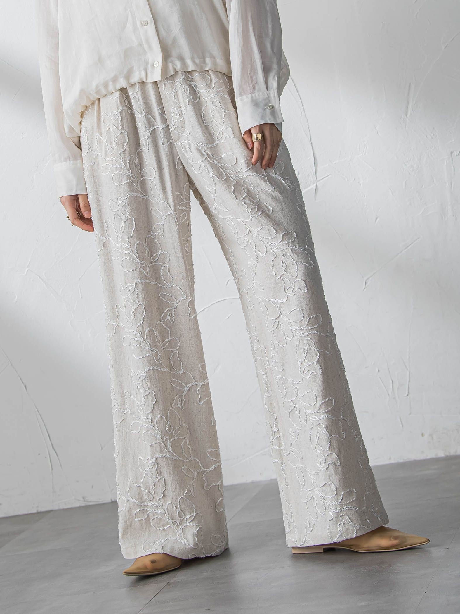 ボタニカル刺繍イージーワイドパンツ