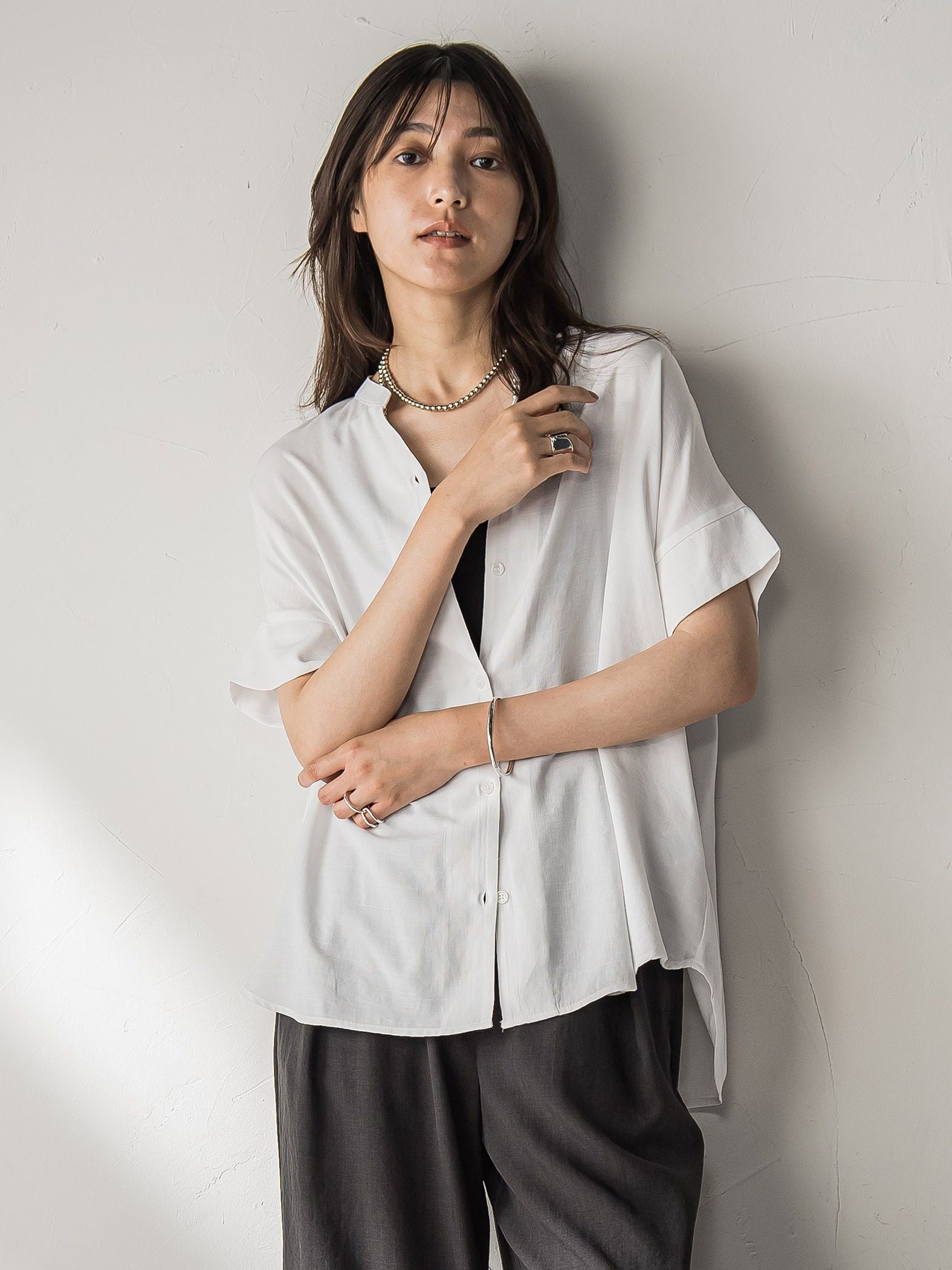 【WEB限定】バンドカラーリネンライクシャツ≪洗濯機で洗える≫