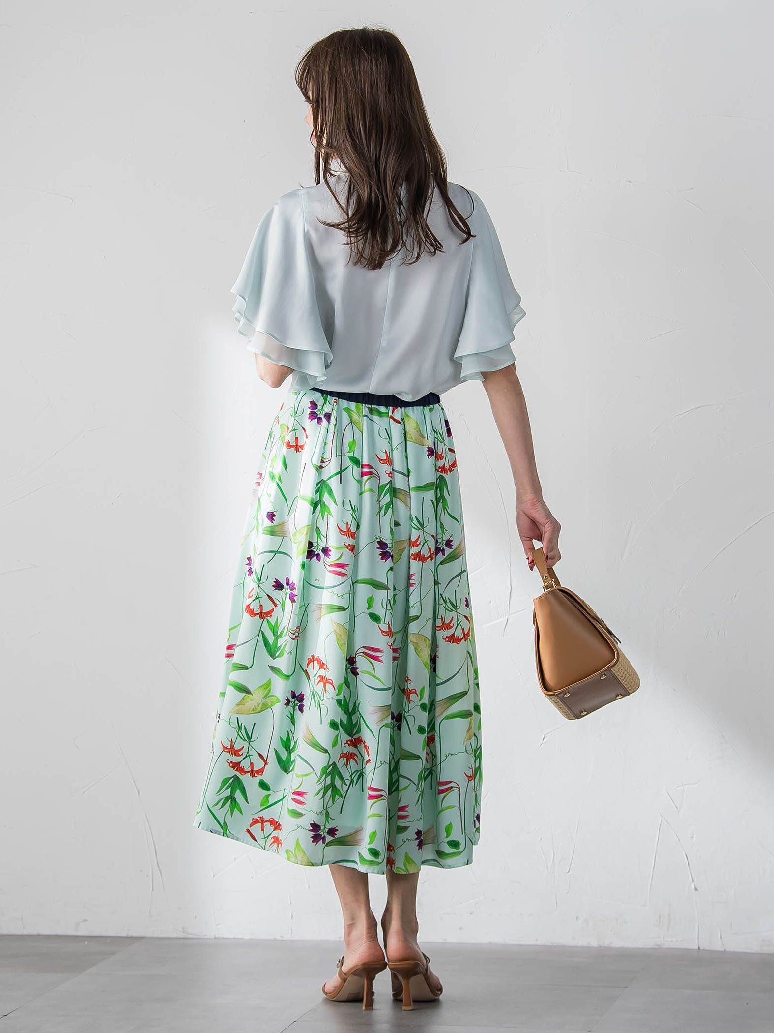 ラッフルスリーブブラウス