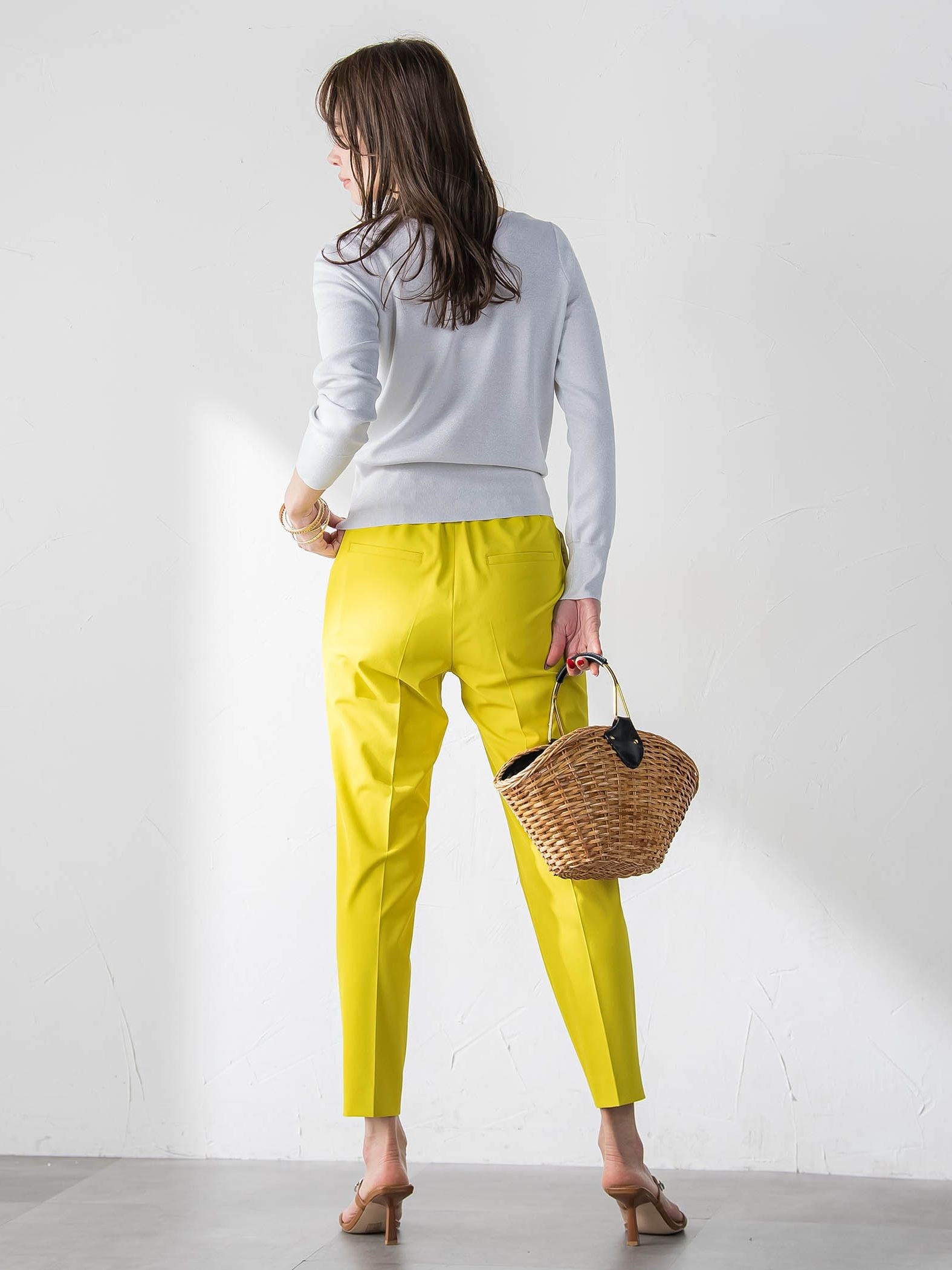 美シルエットテーパードパンツ