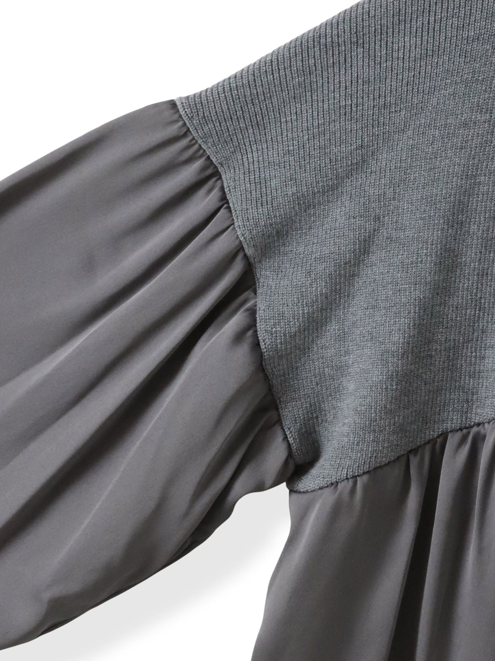 【WEB限定】”1枚でサマになる”とろみサテンふんわりニット