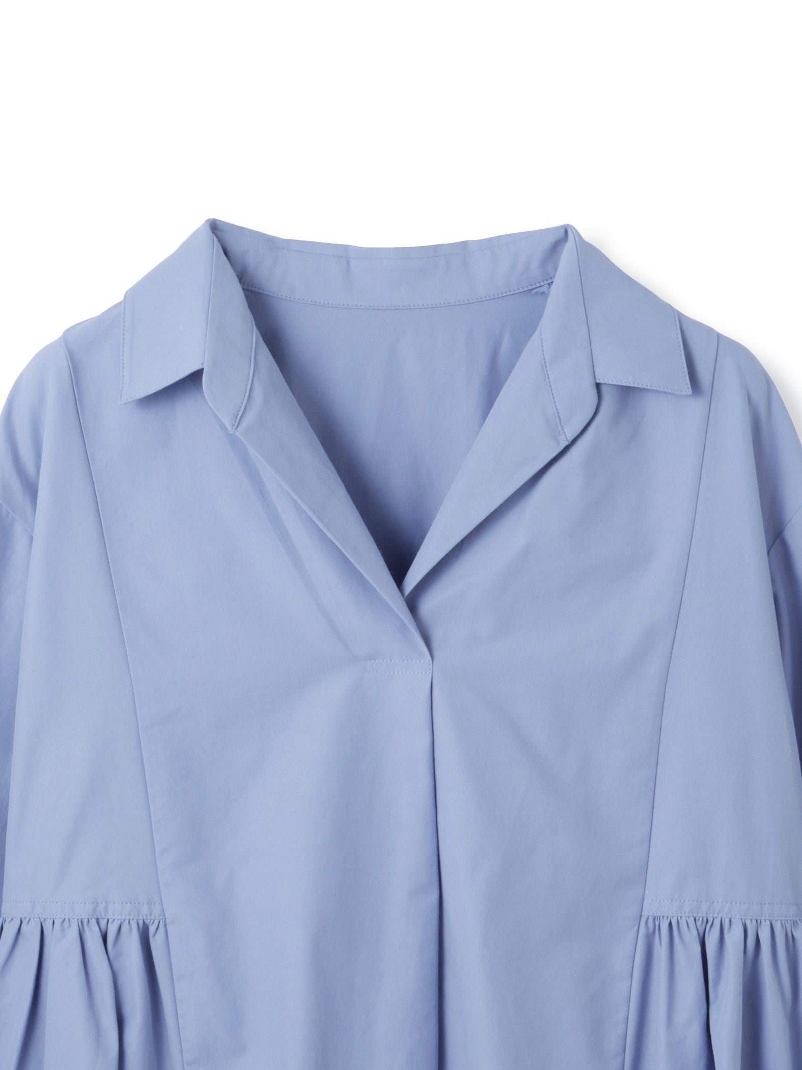 モイストブロードラッフルヘムブラウス