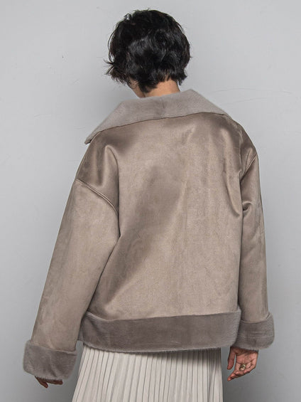 カジュアルだけど女っぽいフェイクムートンジャケット