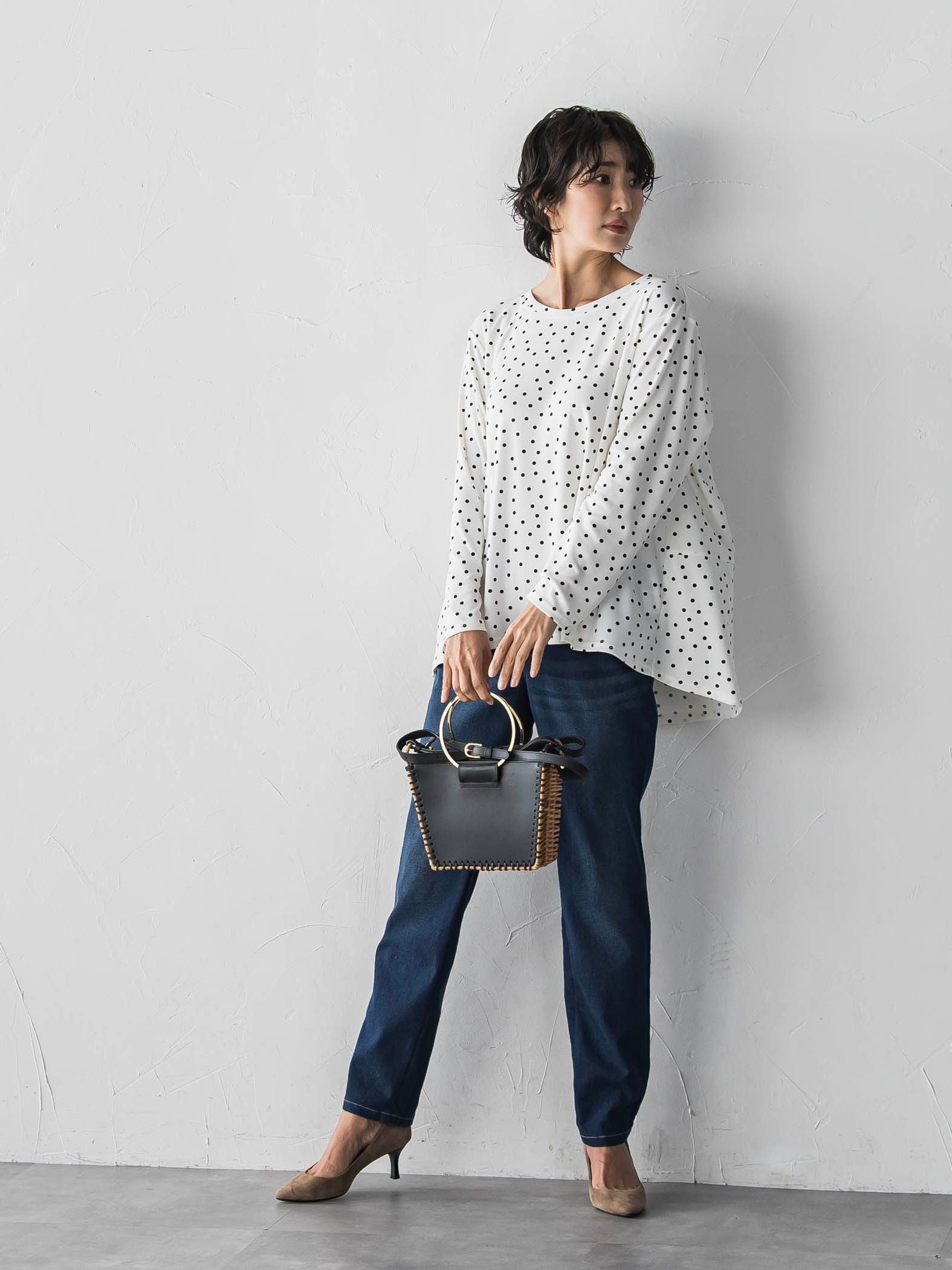 “ブラウスのように着られる”さらさらストレッチトップス