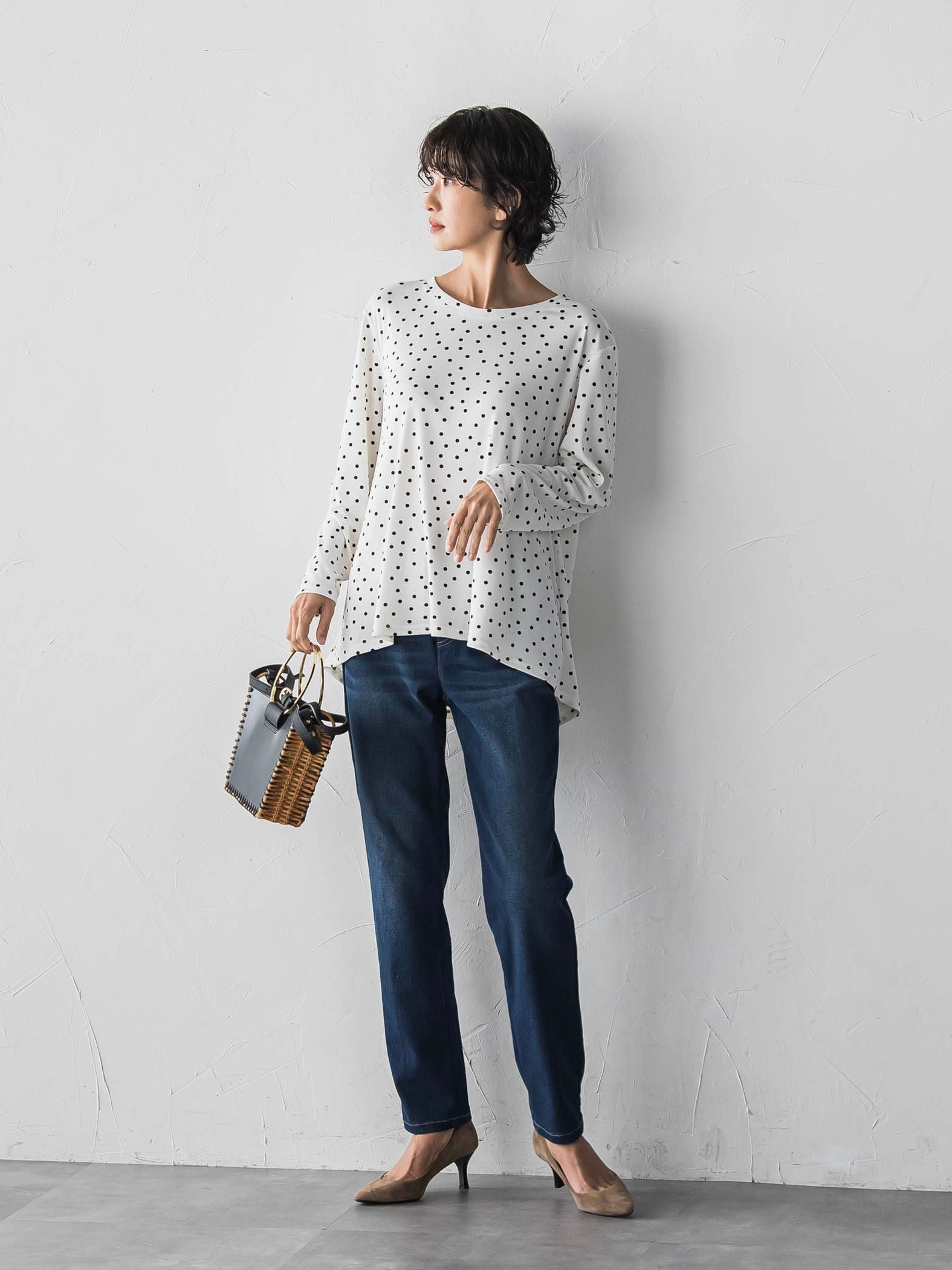 “ブラウスのように着られる”さらさらストレッチトップス