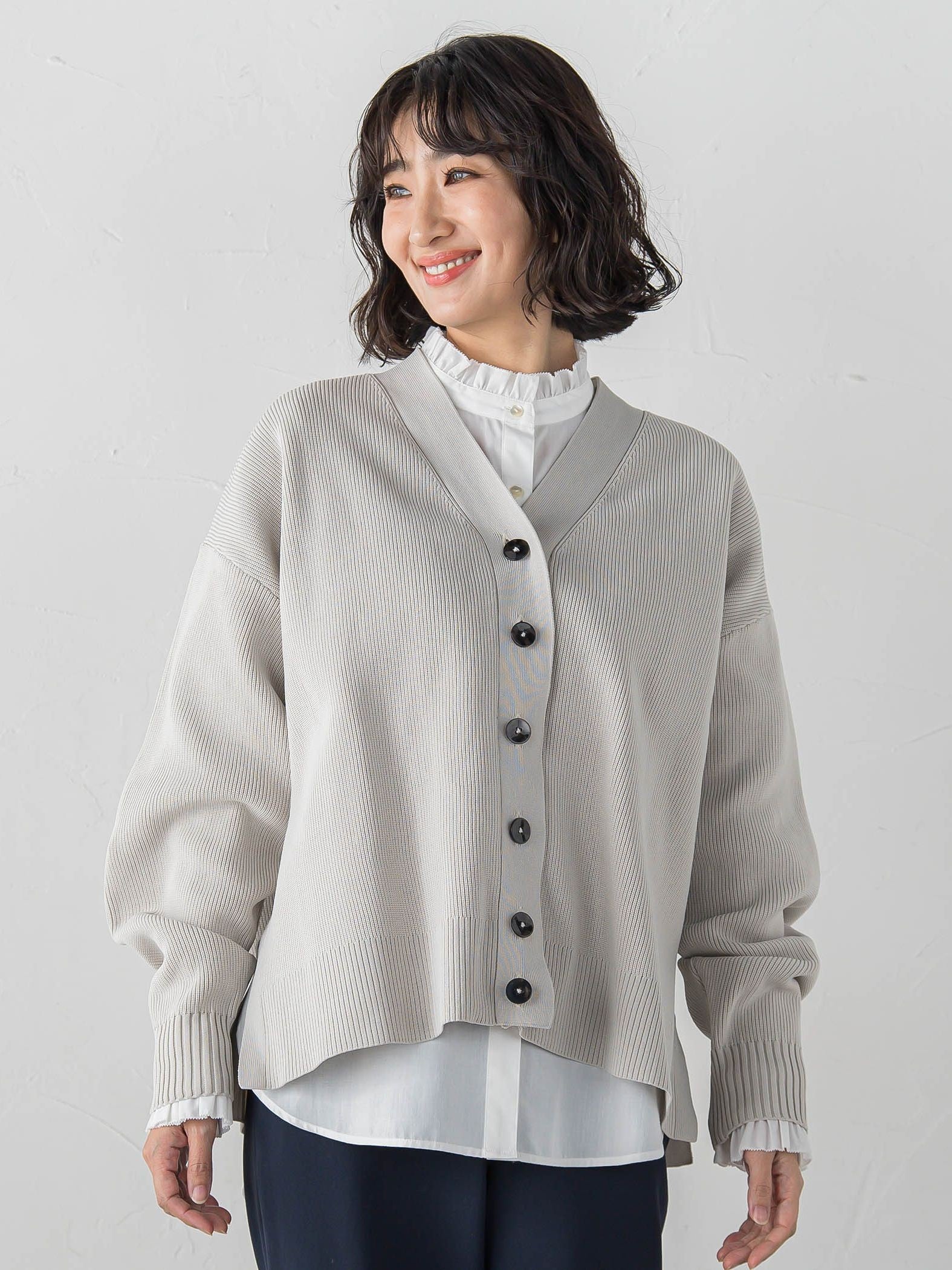 ネックフリルブラウス