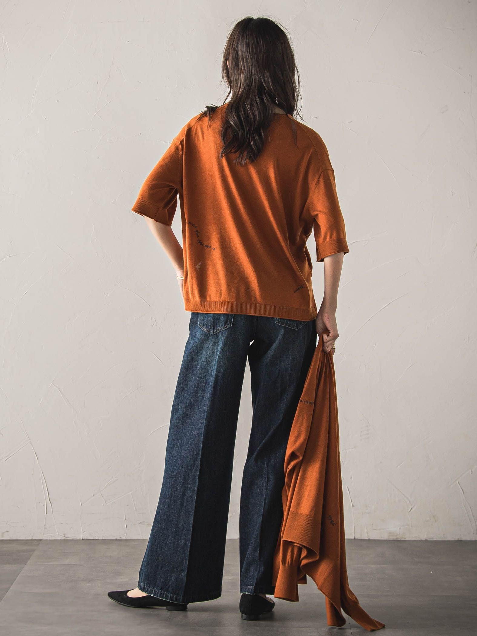 【カタログ掲載・40周年限定】メッセージ刺繍Vネックニットプルオーバー