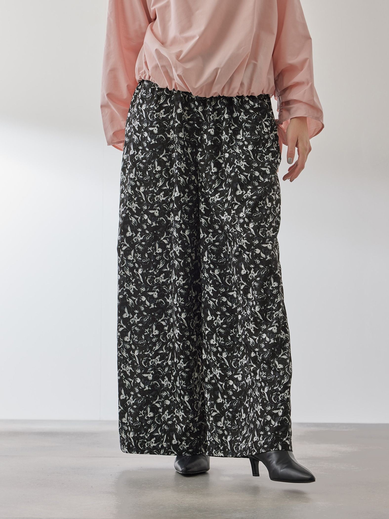 マルチフラワーイージーワイドパンツ≪手洗い可能≫