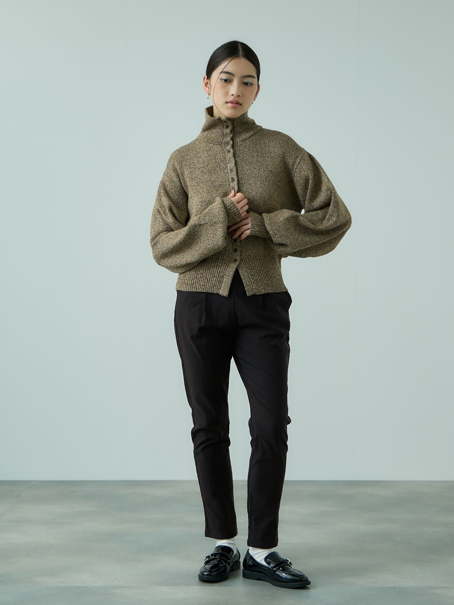 HAKIYASEブラッシュバックテーパードパンツ≪手洗い可能≫